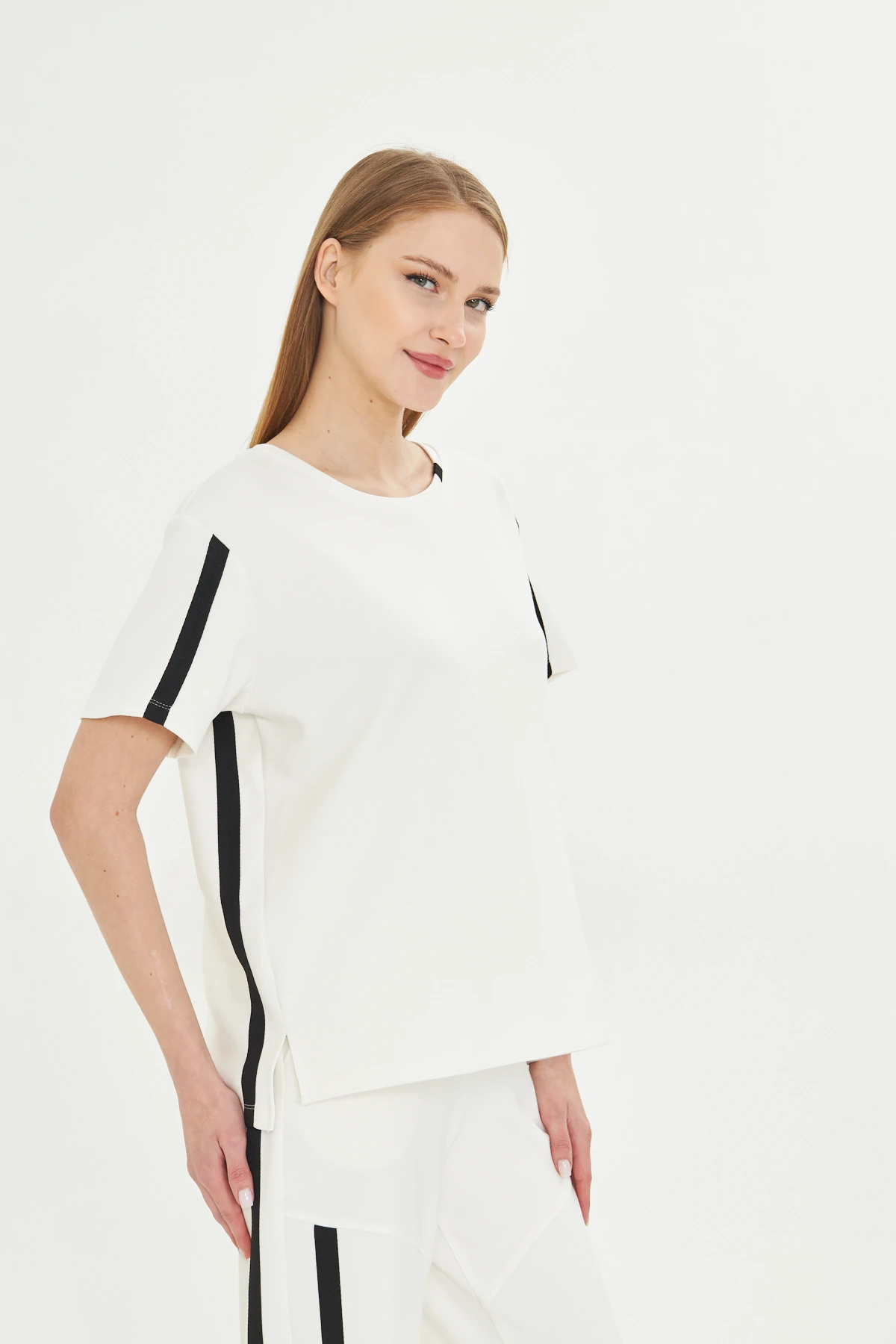 ŞERİTLİ BEYAZ MODAL BLUZ