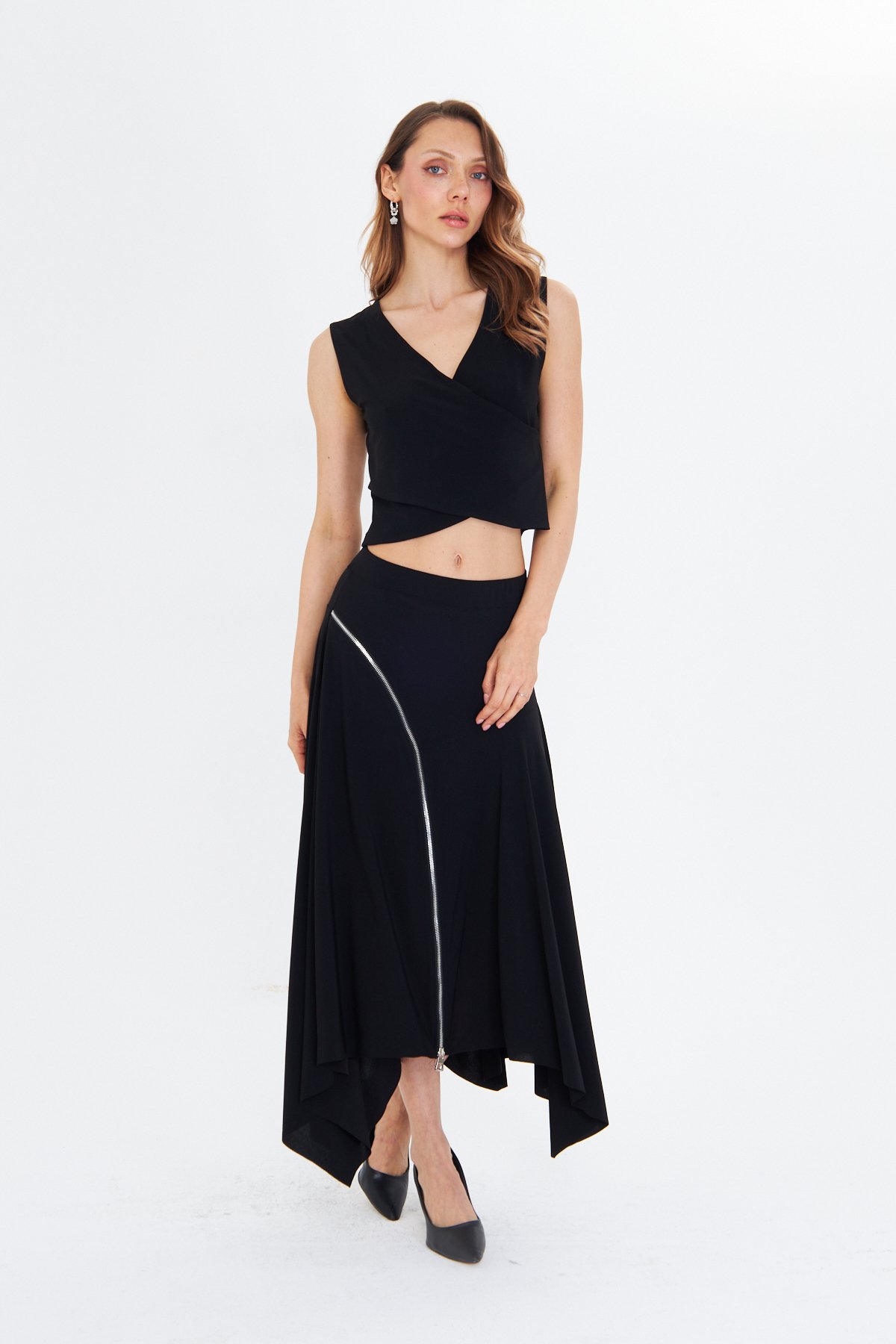 KRUVAZE YAKA SİYAH CROP BLUZ