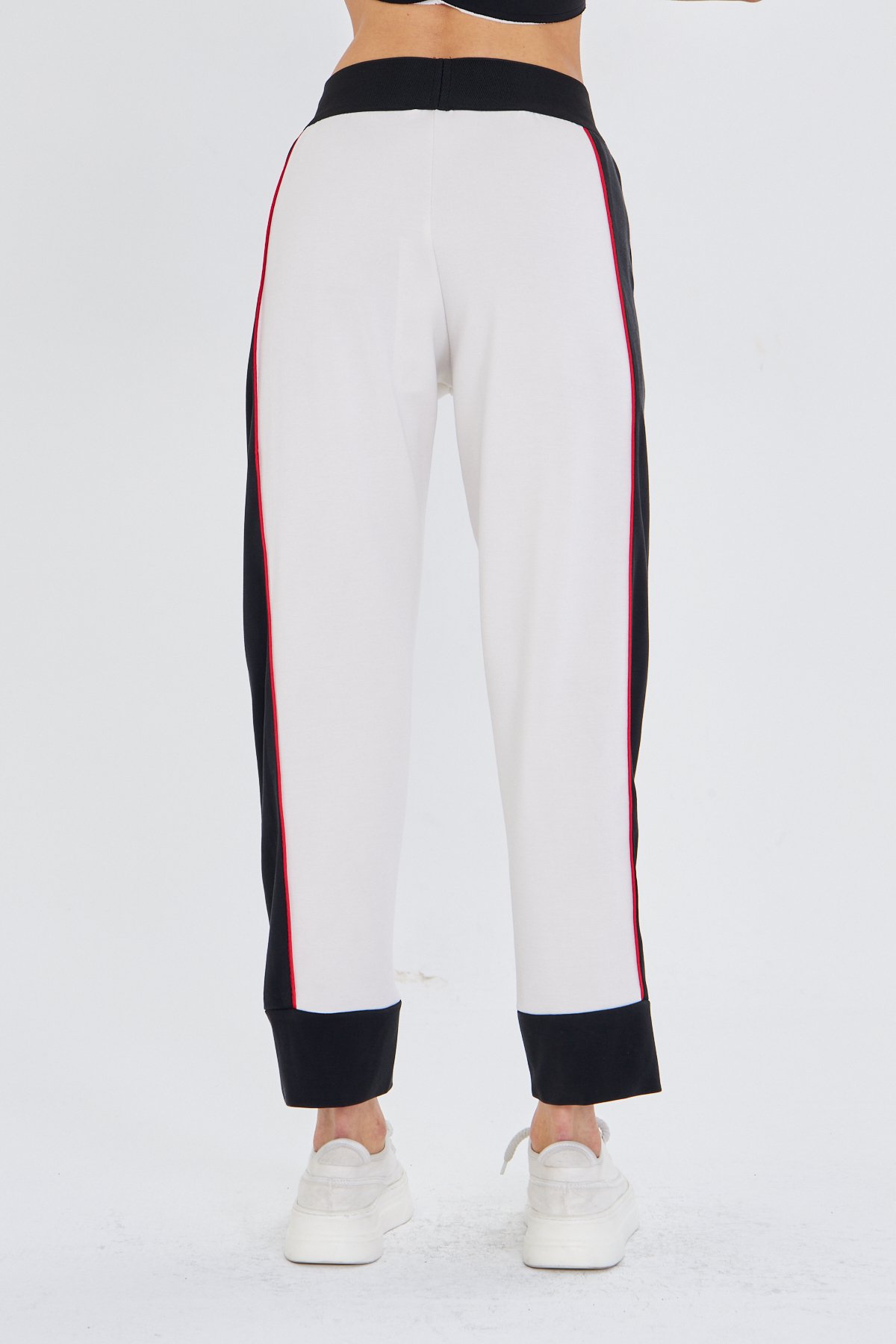 KIRMIZI ŞERİTLİ BEYAZ MODAL JOGGER