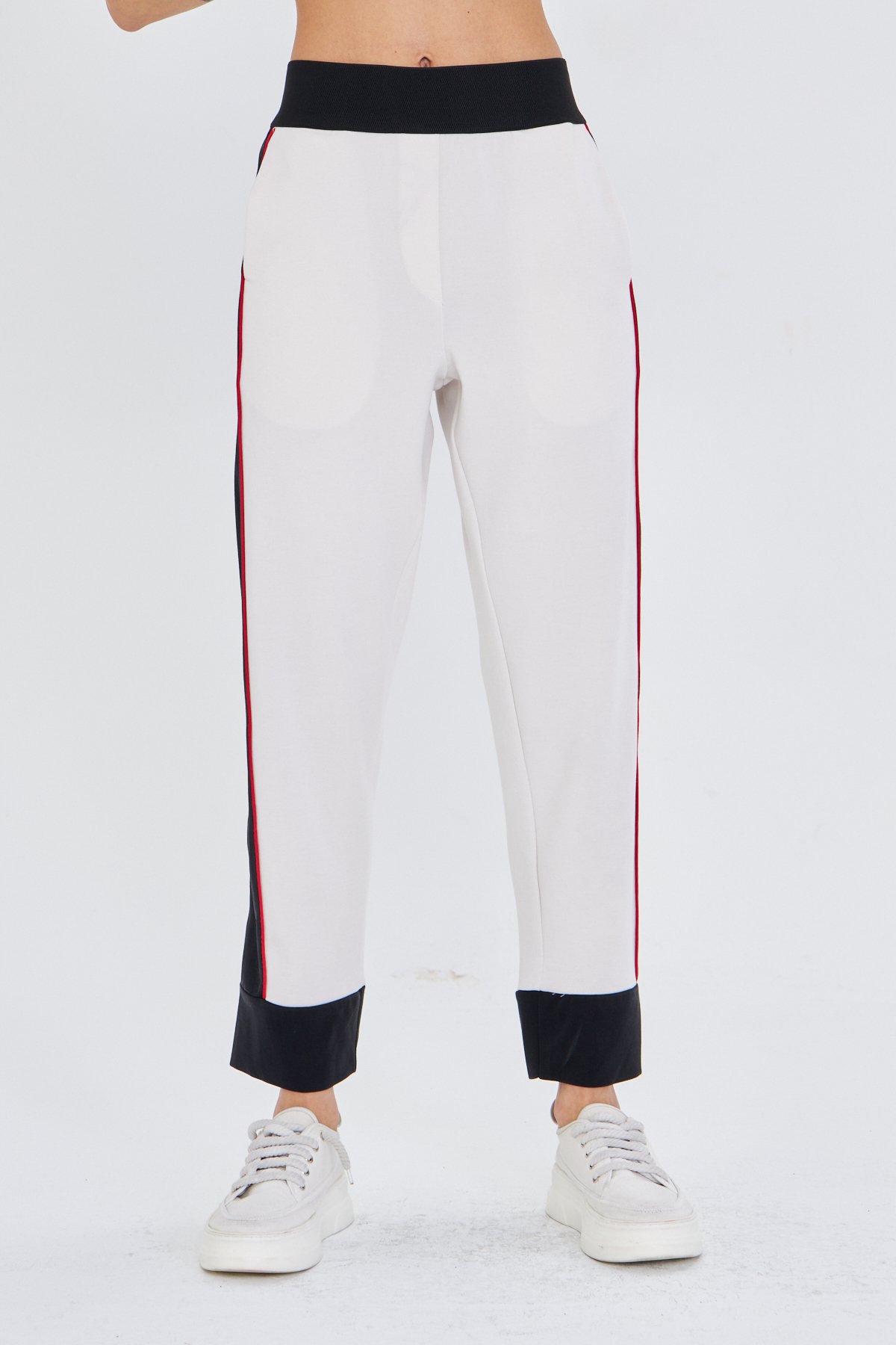 KIRMIZI ŞERİTLİ BEYAZ MODAL JOGGER
