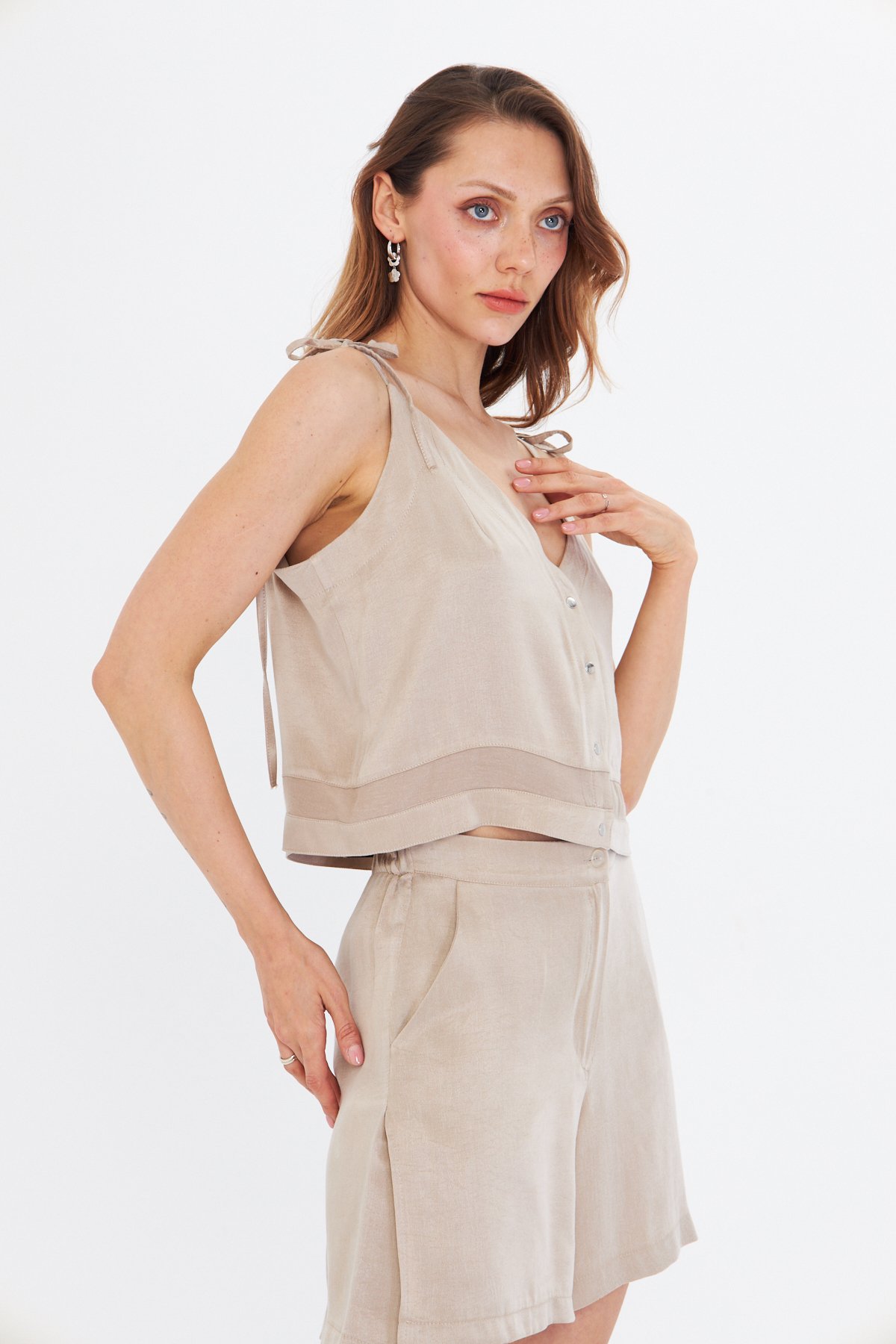 İP ASKILI BEJ OKALİPTÜS CROP BLUZ 