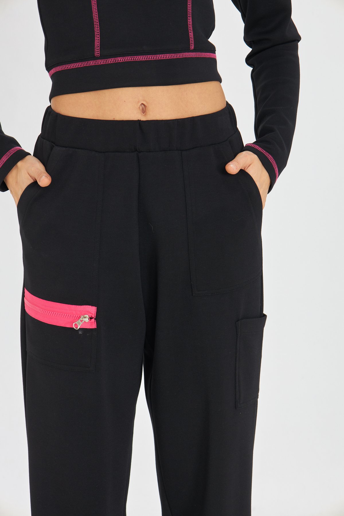 PEMBE DİKİŞ DETAYLI SİYAH MODAL JOGGER