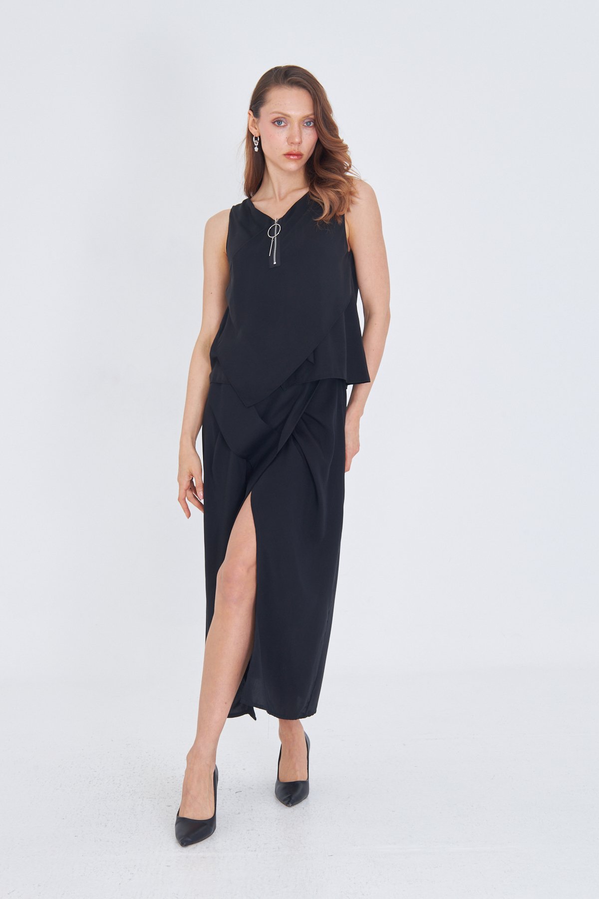 SİYAH TENCEL KUMAŞ KOLSUZ BLUZ