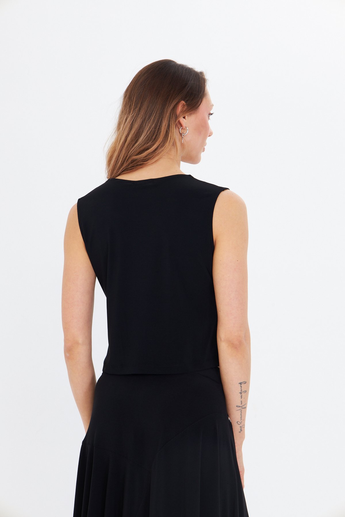 KRUVAZE YAKA SİYAH CROP BLUZ