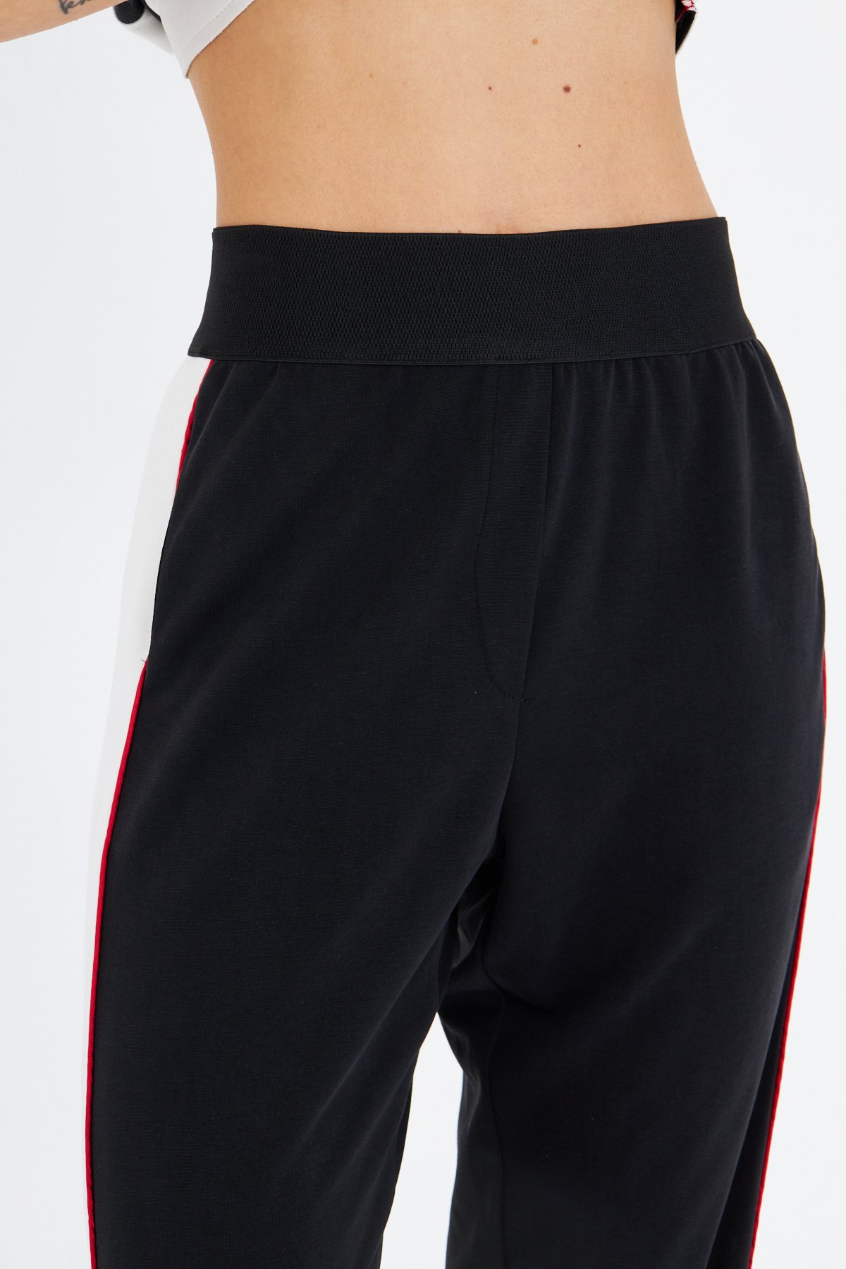 KIRMIZI ŞERİTLİ SİYAH MODAL JOGGER