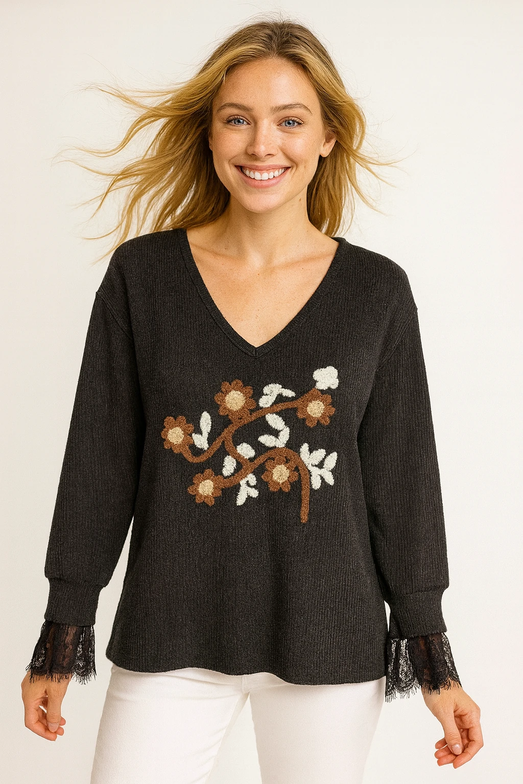 İtalyan Nakışlı V Yaka Kazak - SİYAH