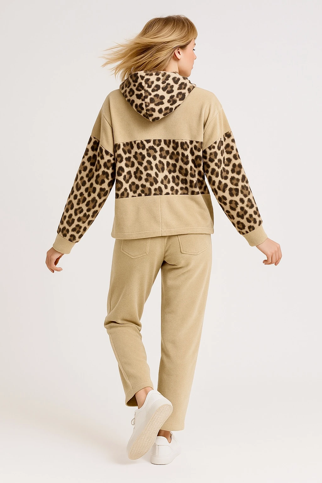 İtalyan Leopar Detaylı Kadife Takım - BEJ