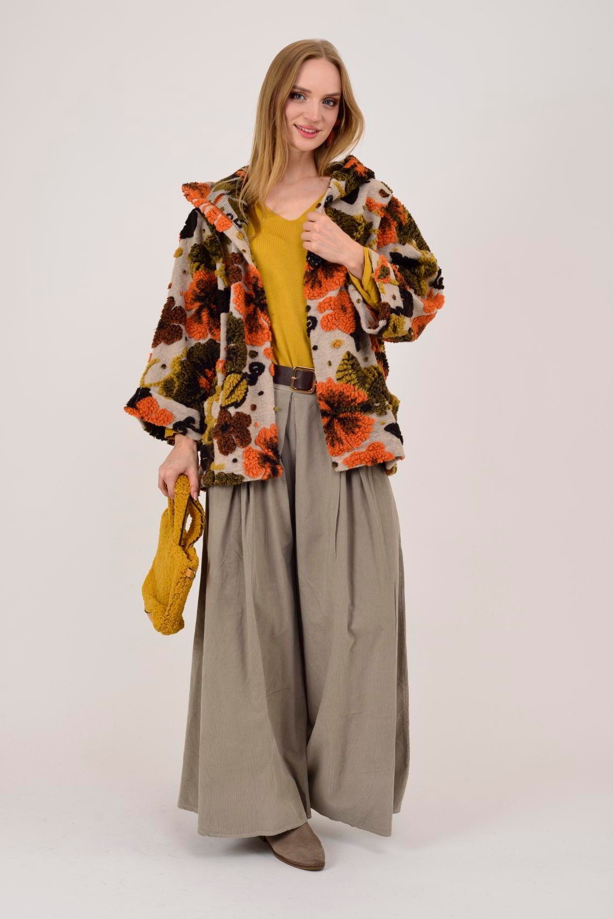 İtalyan Çiçek Kabartmalı Kapüşonlu Keçe Kaban - BEJ