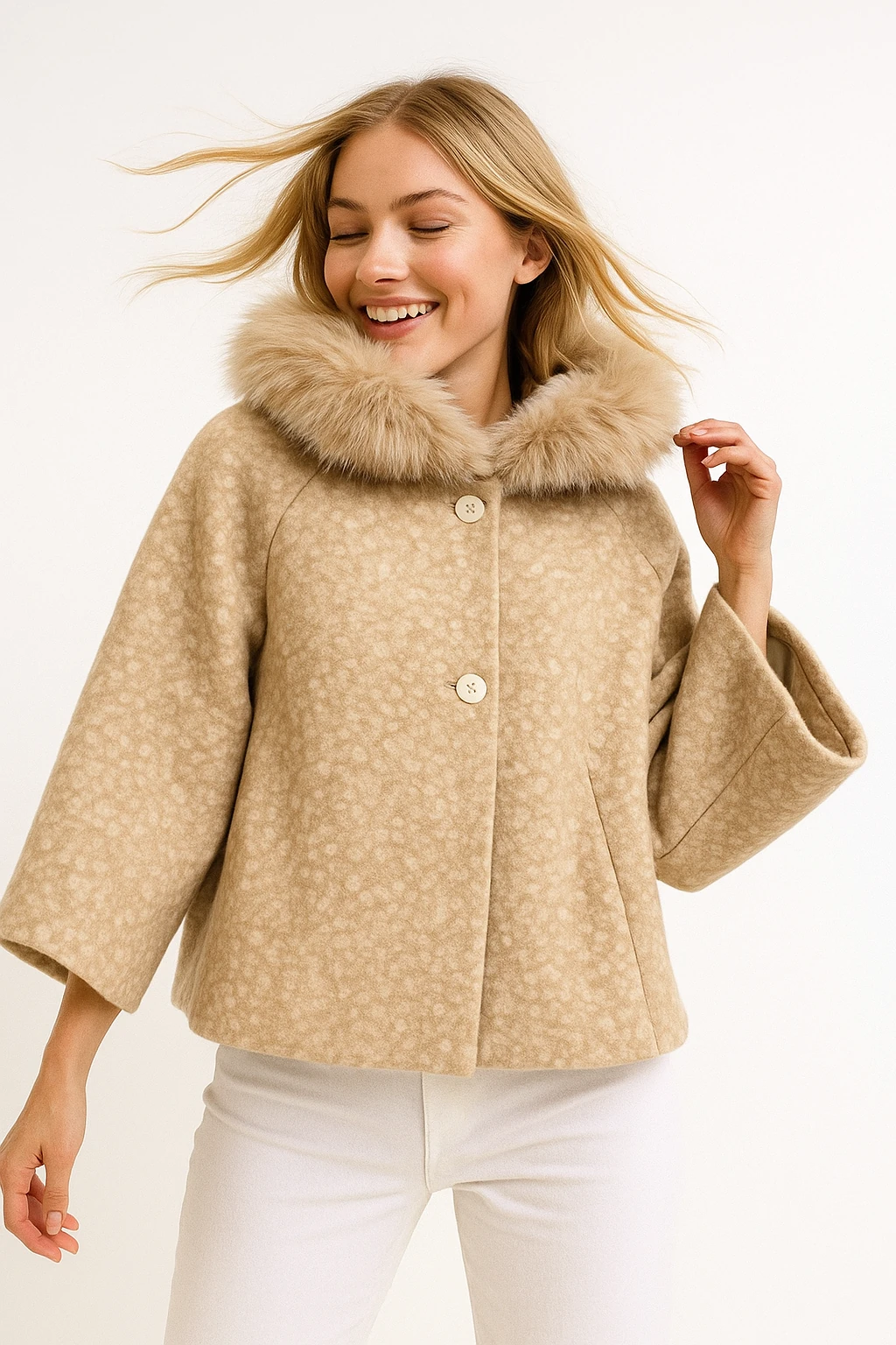 İtalyan Yaka Kürklü Kapüşonlu Keçe Ceket - BEJ