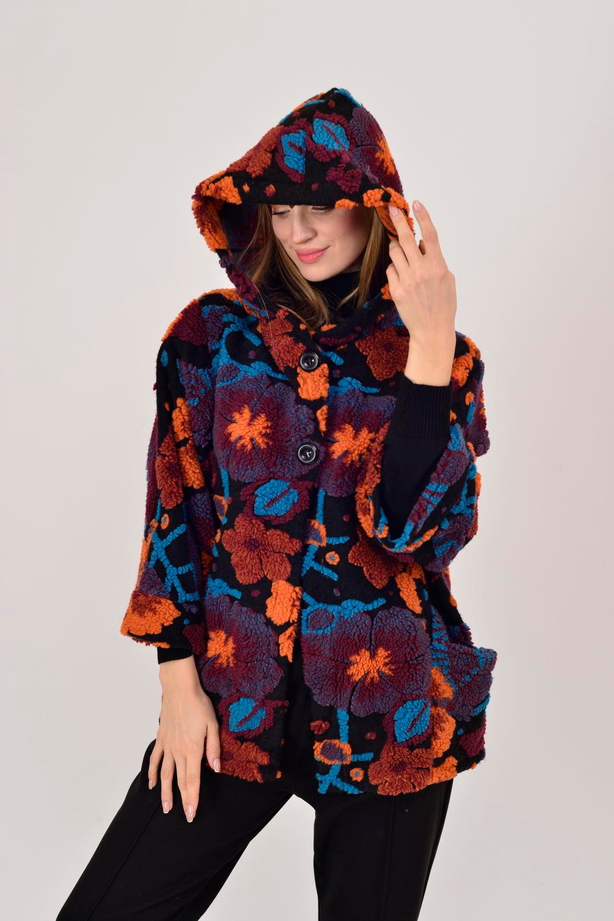 İtalyan Çiçek Kabartmalı Kapüşonlu Keçe Kaban - SİYAH