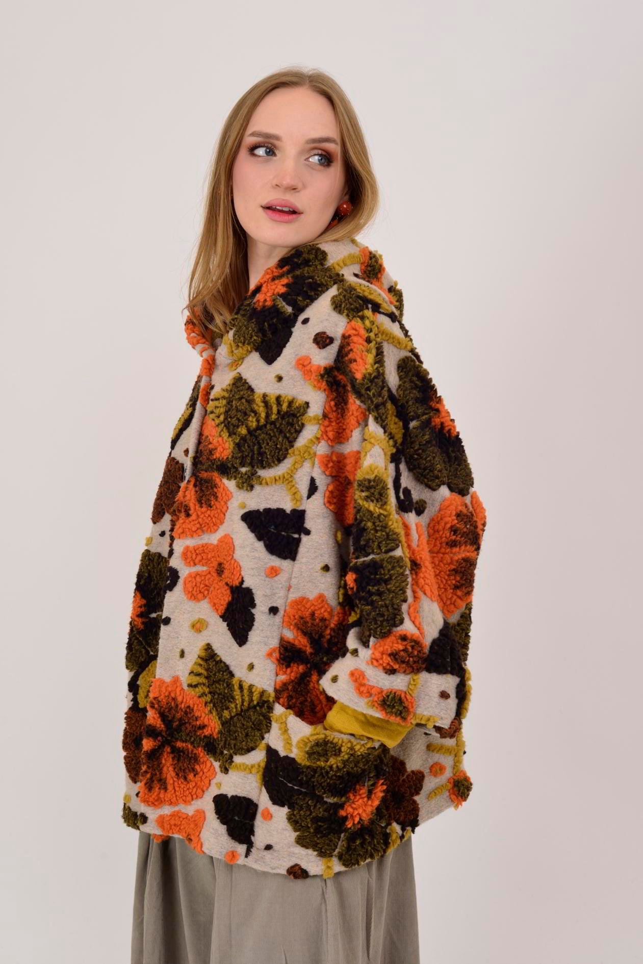 İtalyan Çiçek Kabartmalı Kapüşonlu Keçe Kaban - BEJ