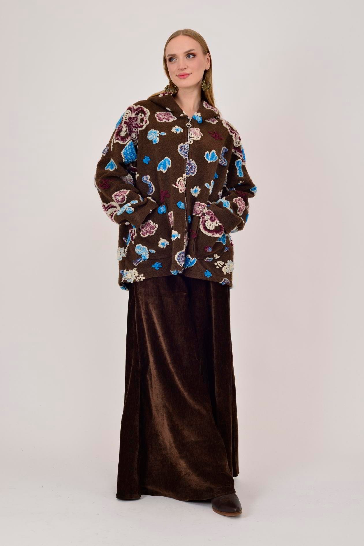 İtalyan Çiçek Tasarımlı Kapüşonlu Keçe Kaban - KAHVERENGİ