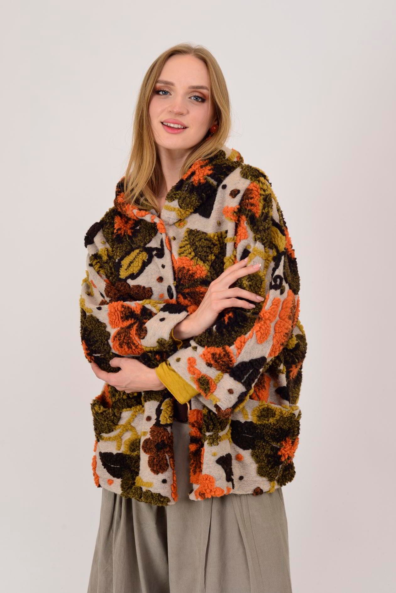 İtalyan Çiçek Kabartmalı Kapüşonlu Keçe Kaban - BEJ