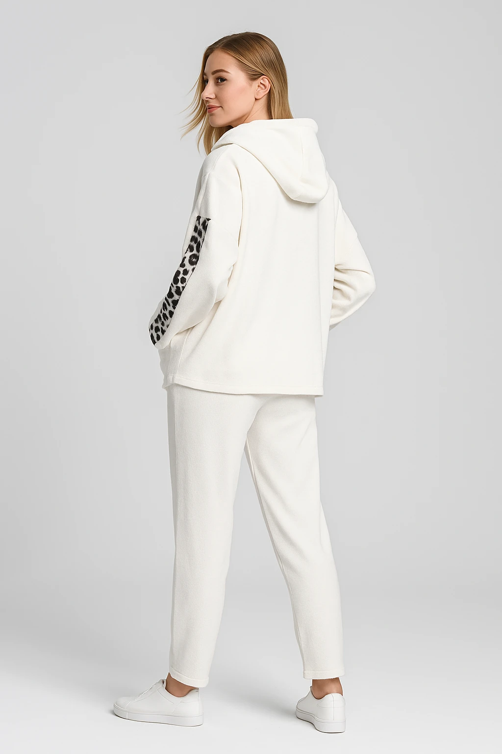 İtalyan Leopar Detaylı İnce Fitilli Kadife Takım - BEYAZ