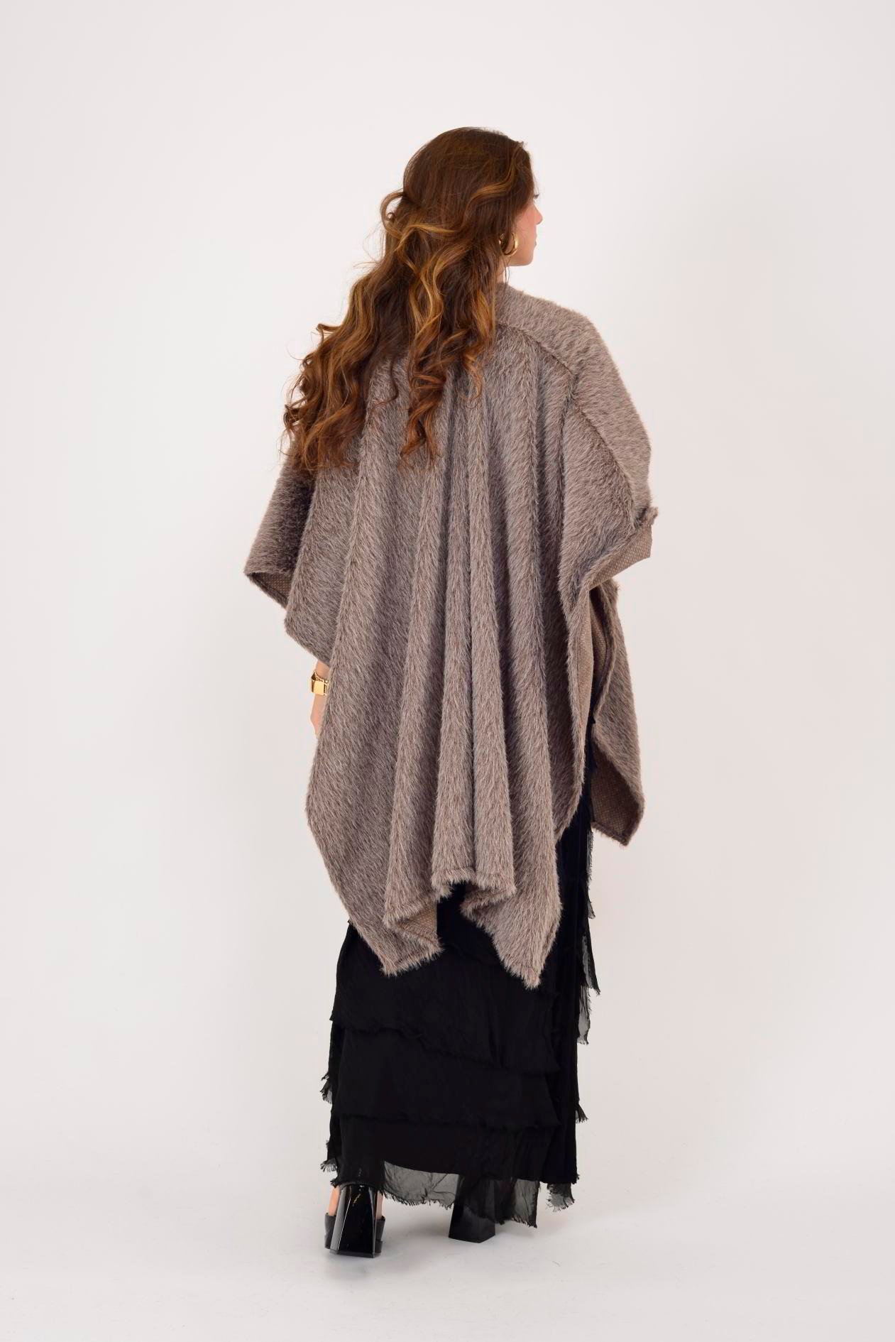 İtalyan Broş Detaylı Keçe Panço - VİZON