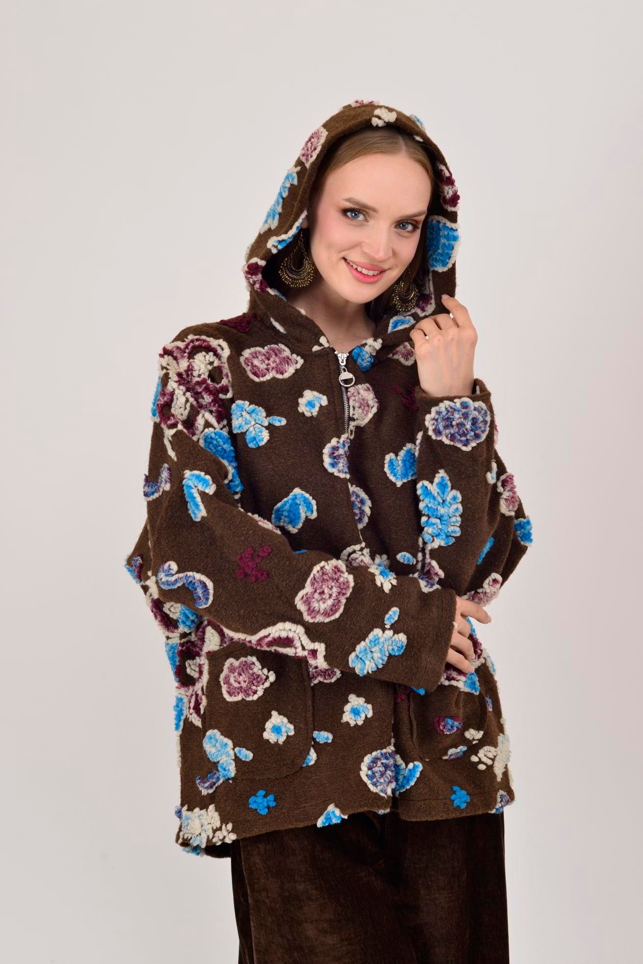 İtalyan Çiçek Tasarımlı Kapüşonlu Keçe Kaban - KAHVERENGİ