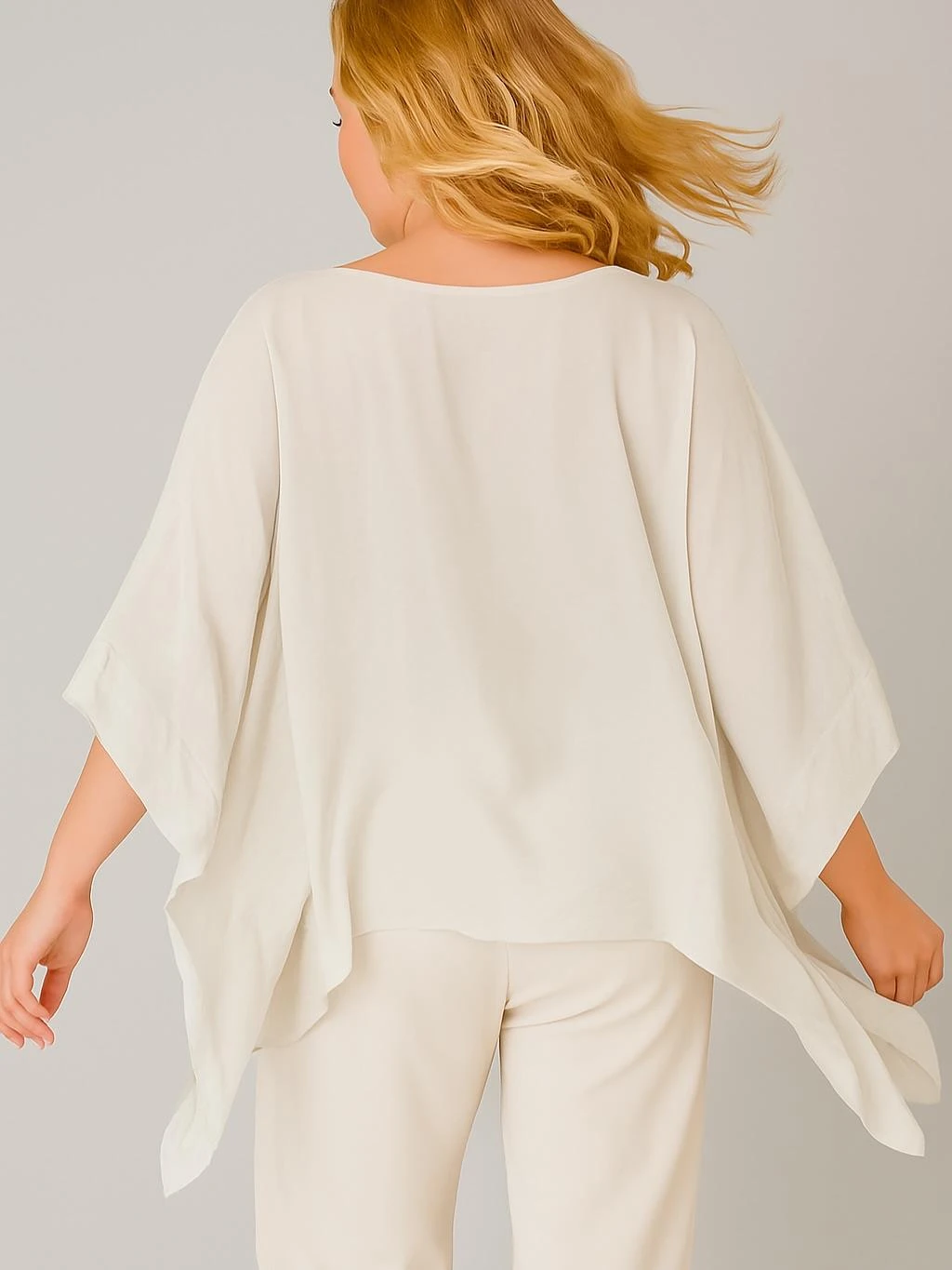 İtalyan Nakış Detaylı İpek Bluz - BEJ