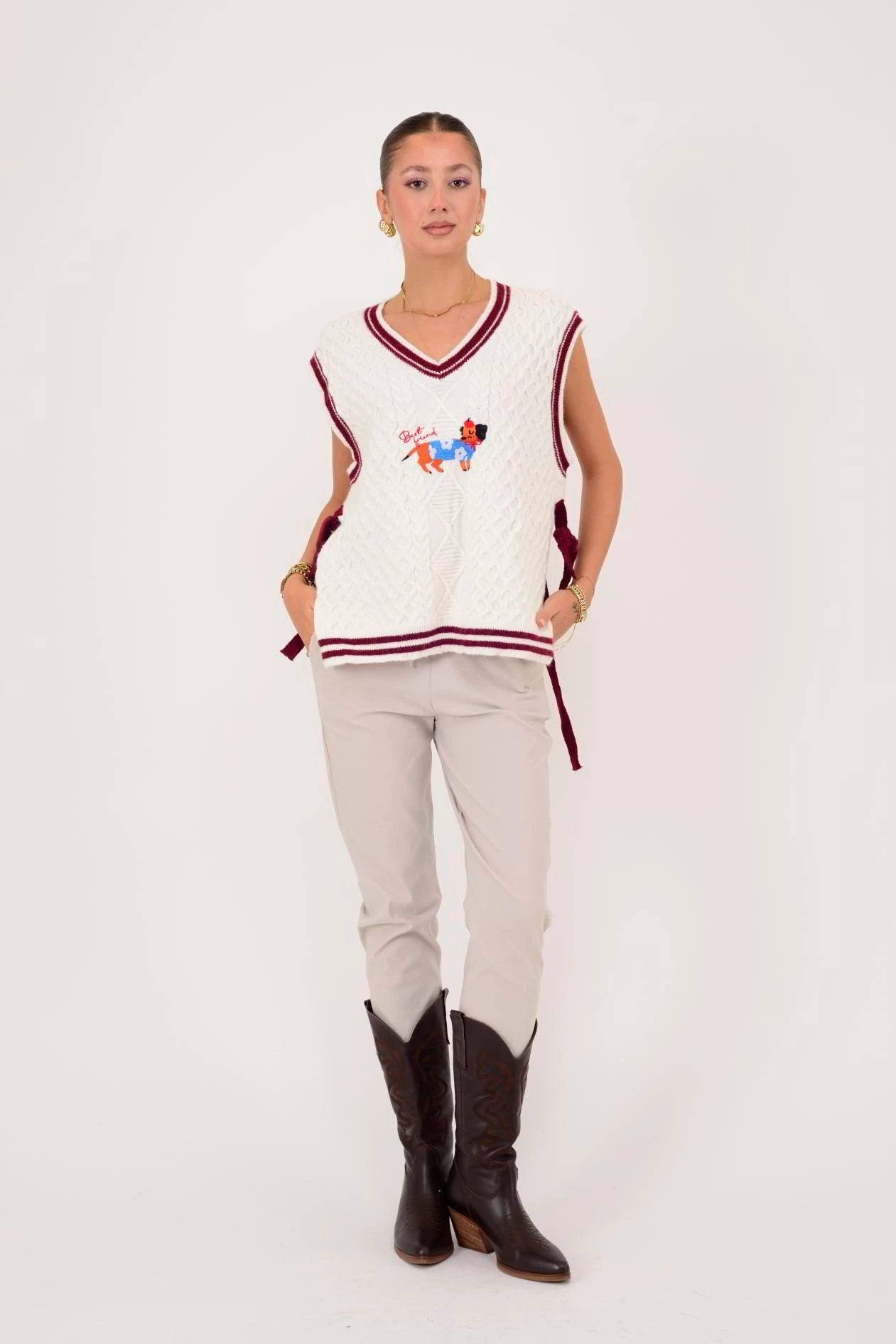 İtalyan İşleme Detaylı Süveter - BEYAZ