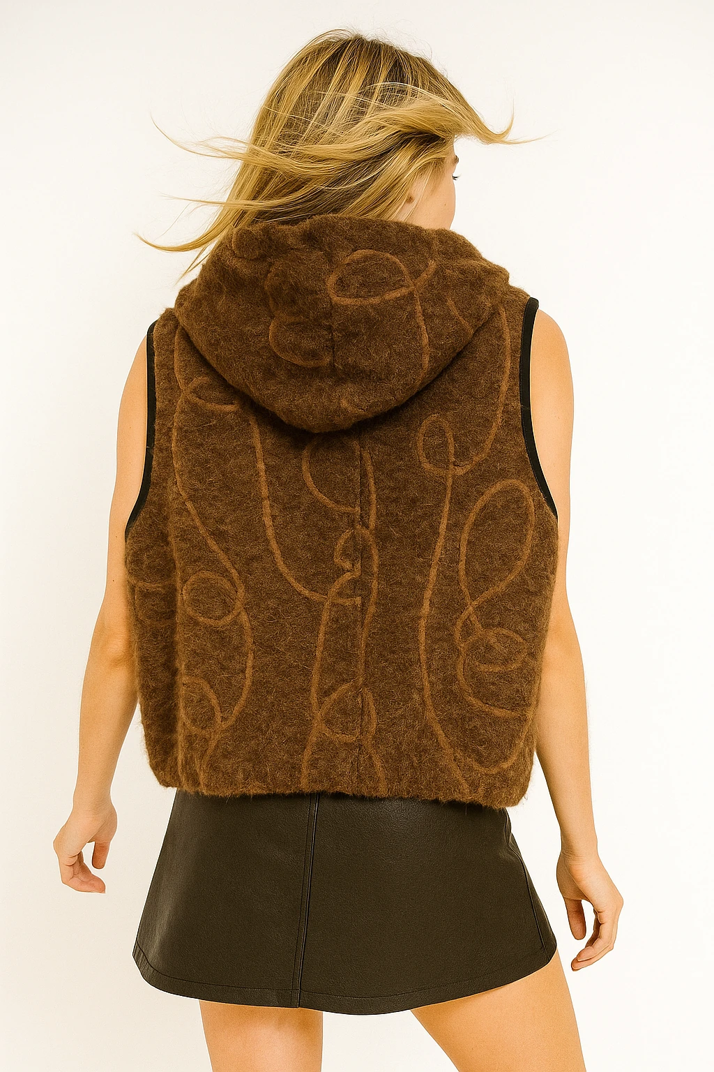 İtalyan Nakış Detaylı Kapüşonlu Keçe Yelek - KAHVERENGİ