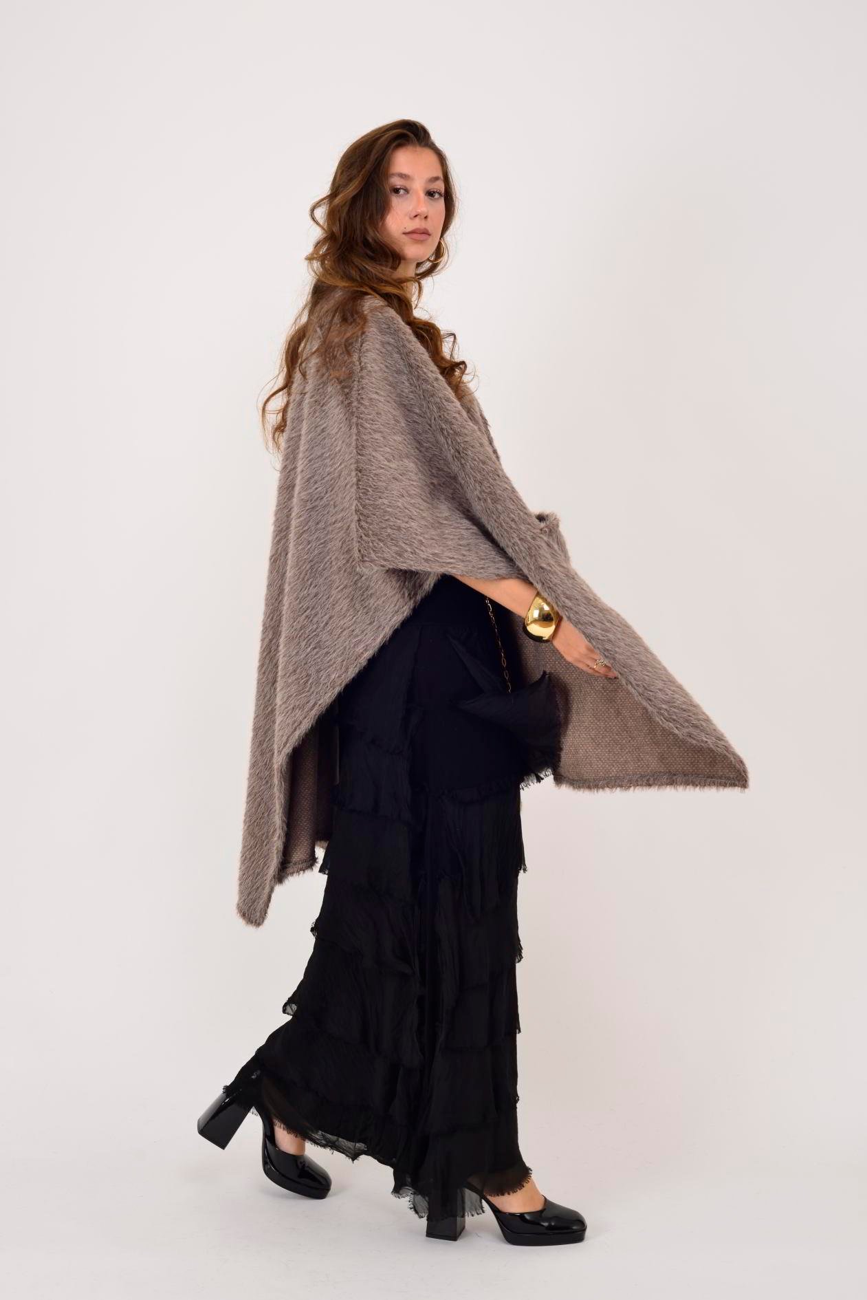 İtalyan Broş Detaylı Keçe Panço - VİZON