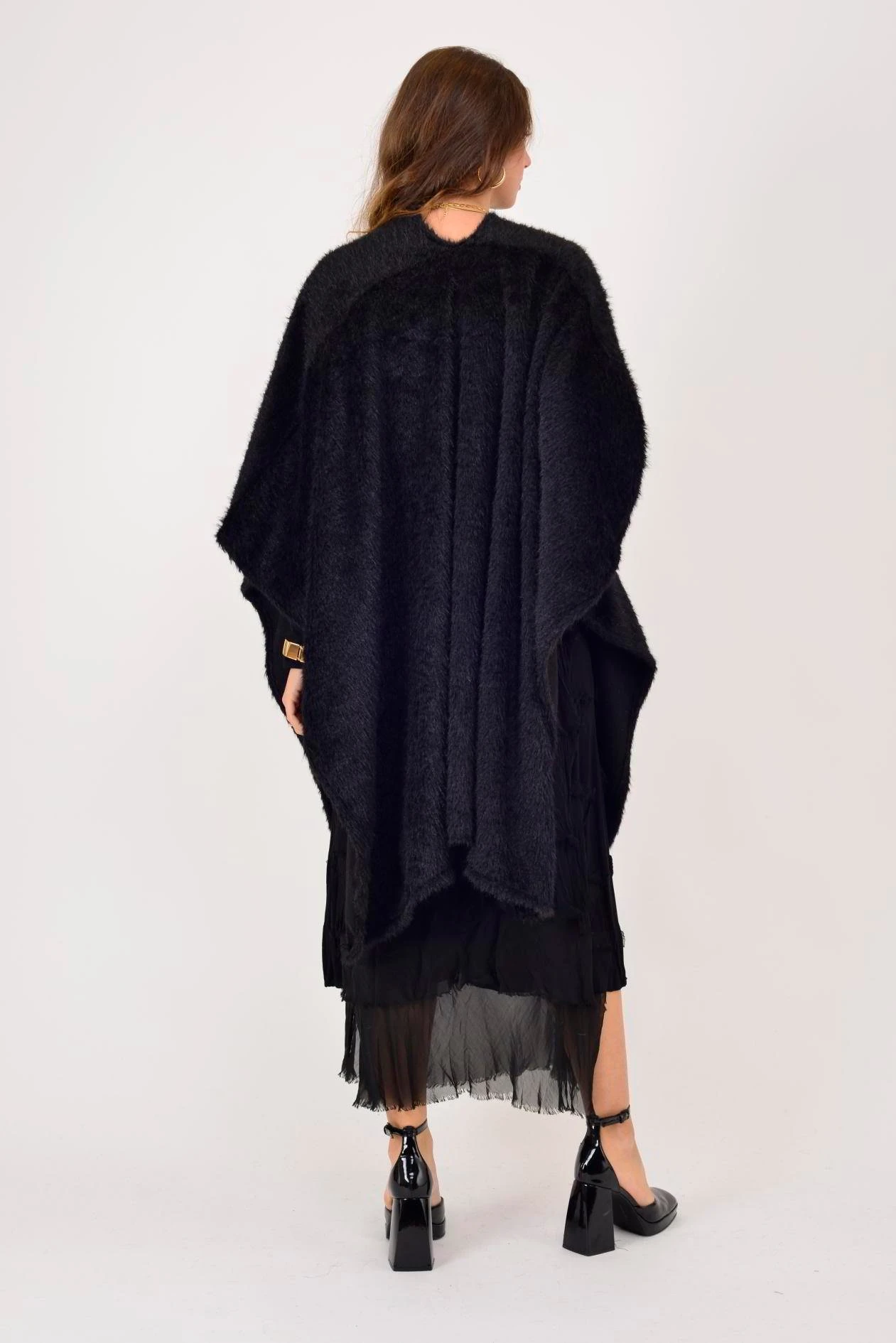 İtalyan Broş Detaylı Keçe Panço - SİYAH