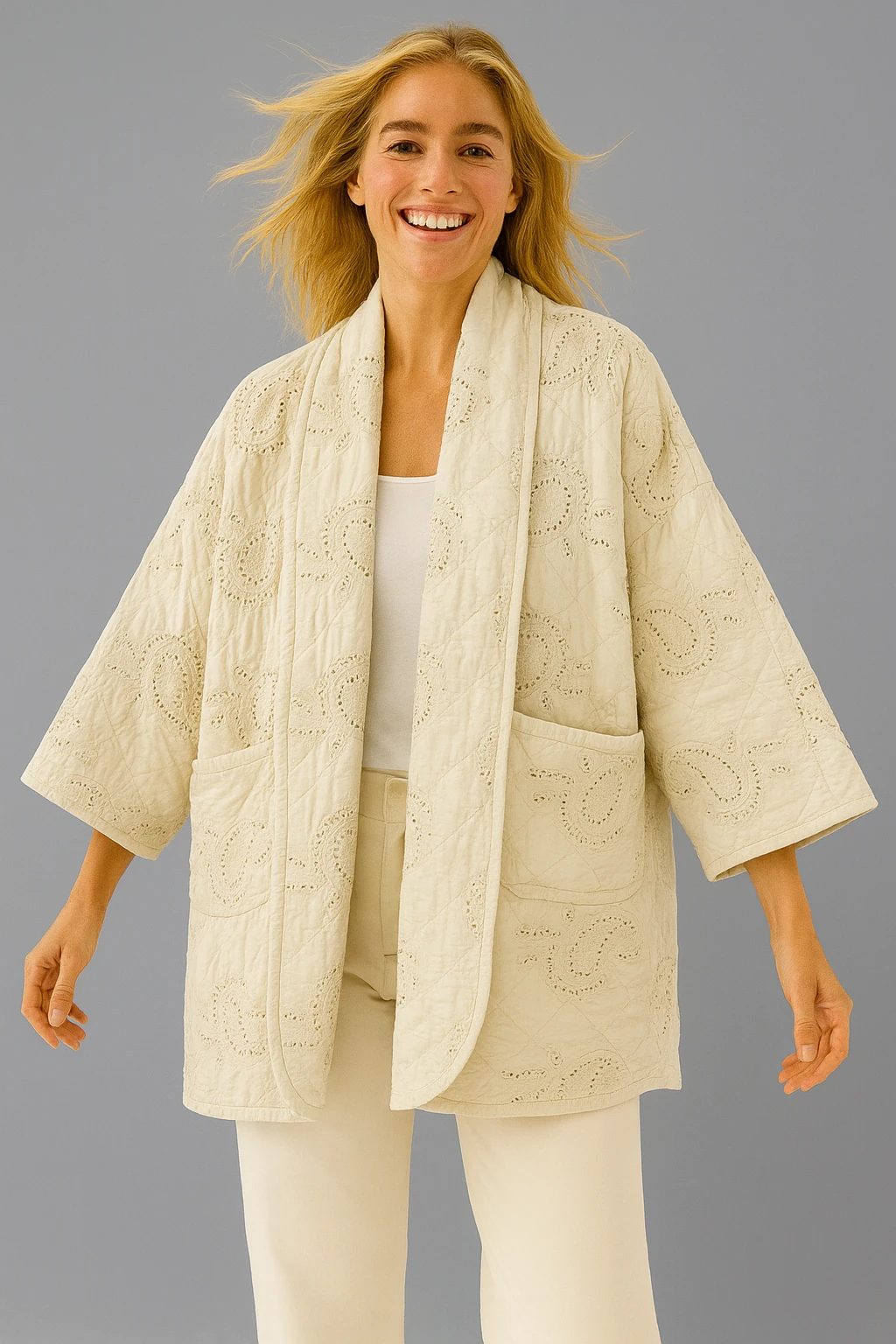 İtalyan Nakışlı Pul Payetli Kapitone Ceket - KREM