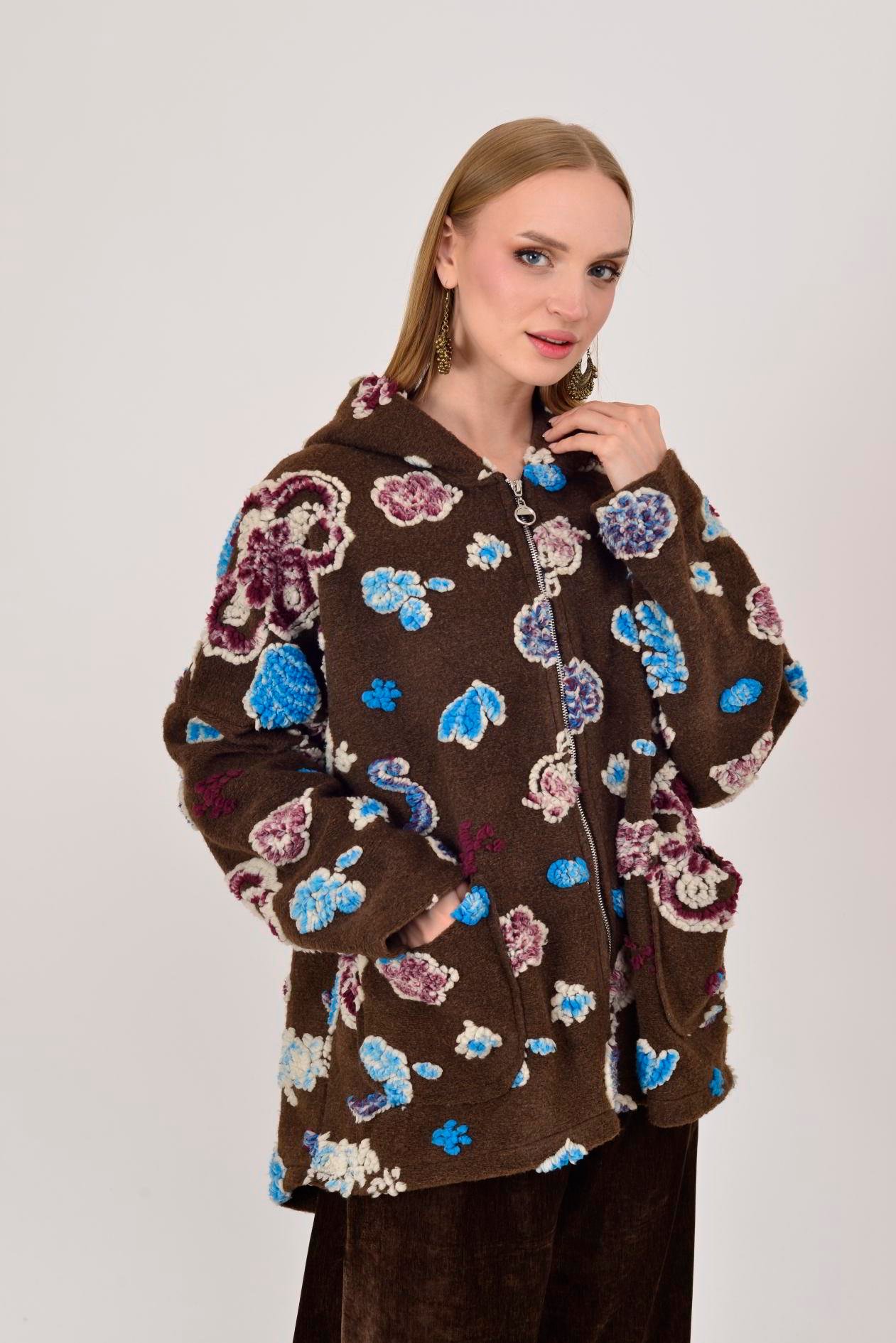 İtalyan Çiçek Tasarımlı Kapüşonlu Keçe Kaban - KAHVERENGİ