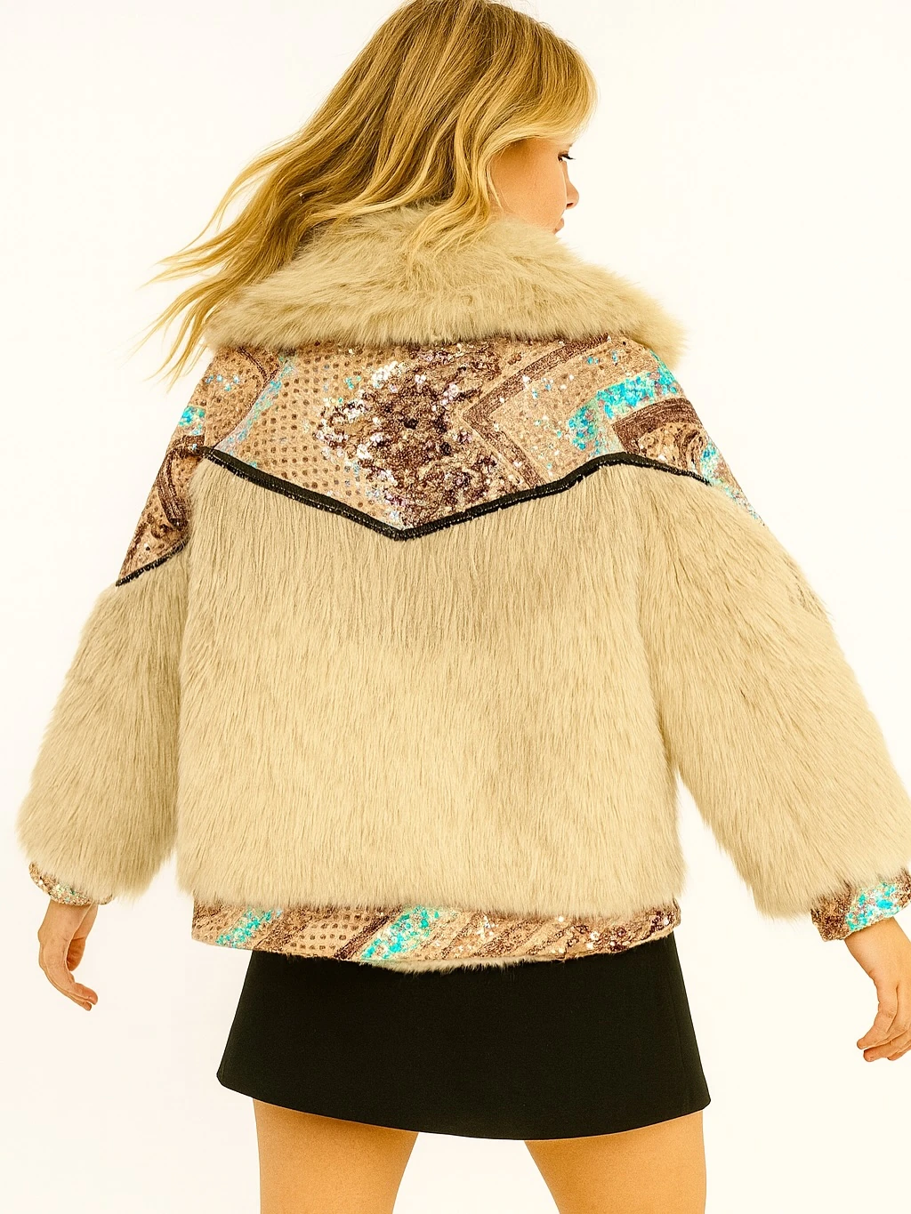 İtalyan Tasarım İşlemeli Kürk - BEJ