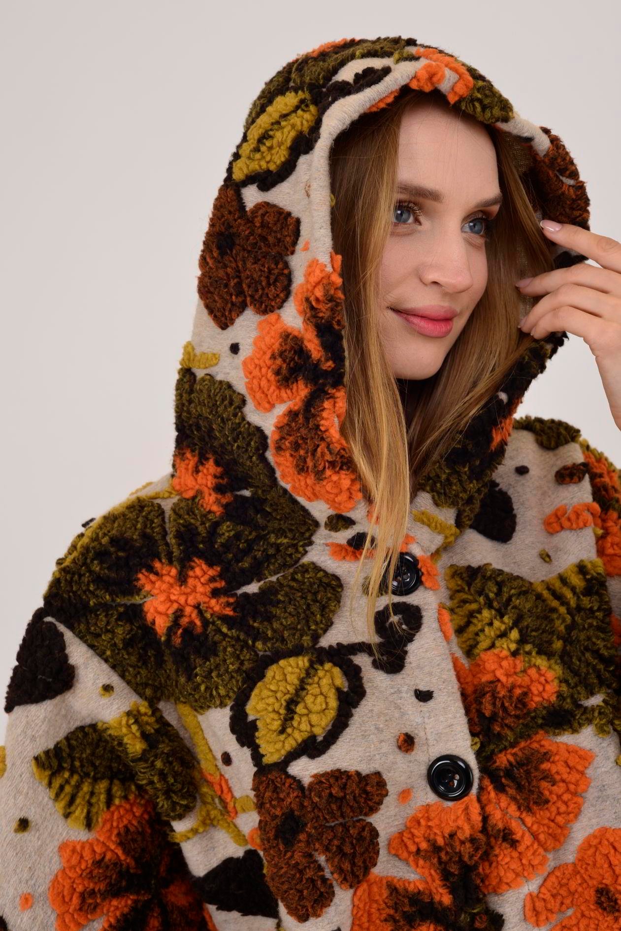 İtalyan Çiçek Kabartmalı Kapüşonlu Keçe Kaban - BEJ