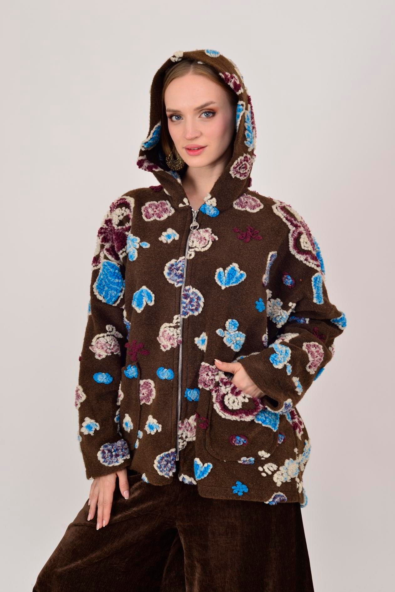 İtalyan Çiçek Tasarımlı Kapüşonlu Keçe Kaban - KAHVERENGİ