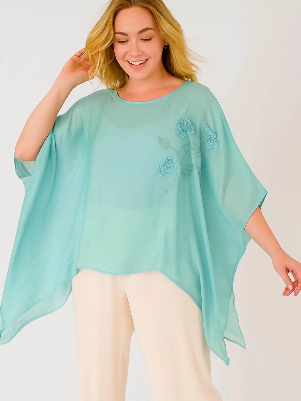 İtalyan Nakış Detaylı İpek Bluz - SU YEŞİLİ