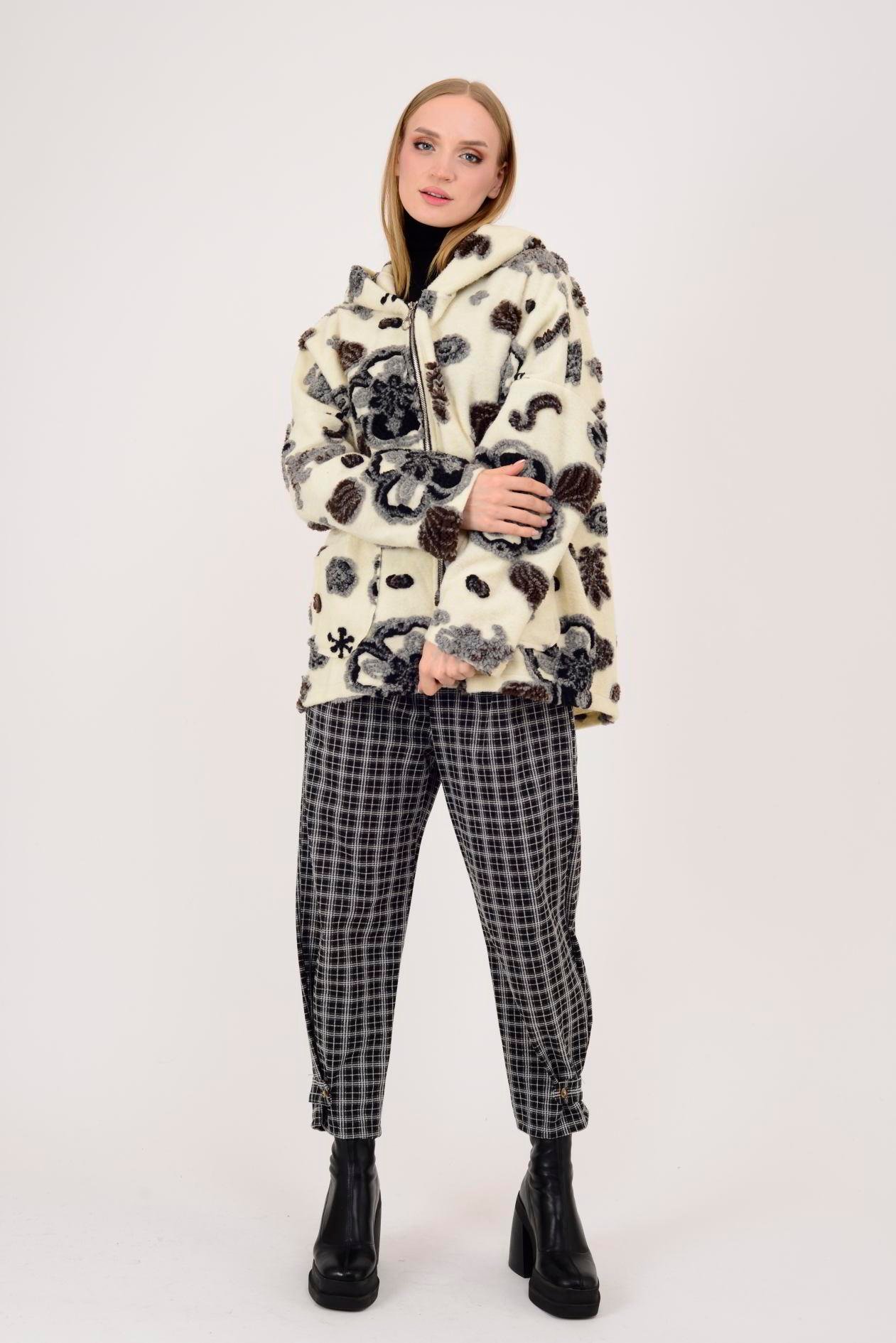 İtalyan Çiçek Tasarımlı Kapüşonlu Keçe Kaban - BEYAZ