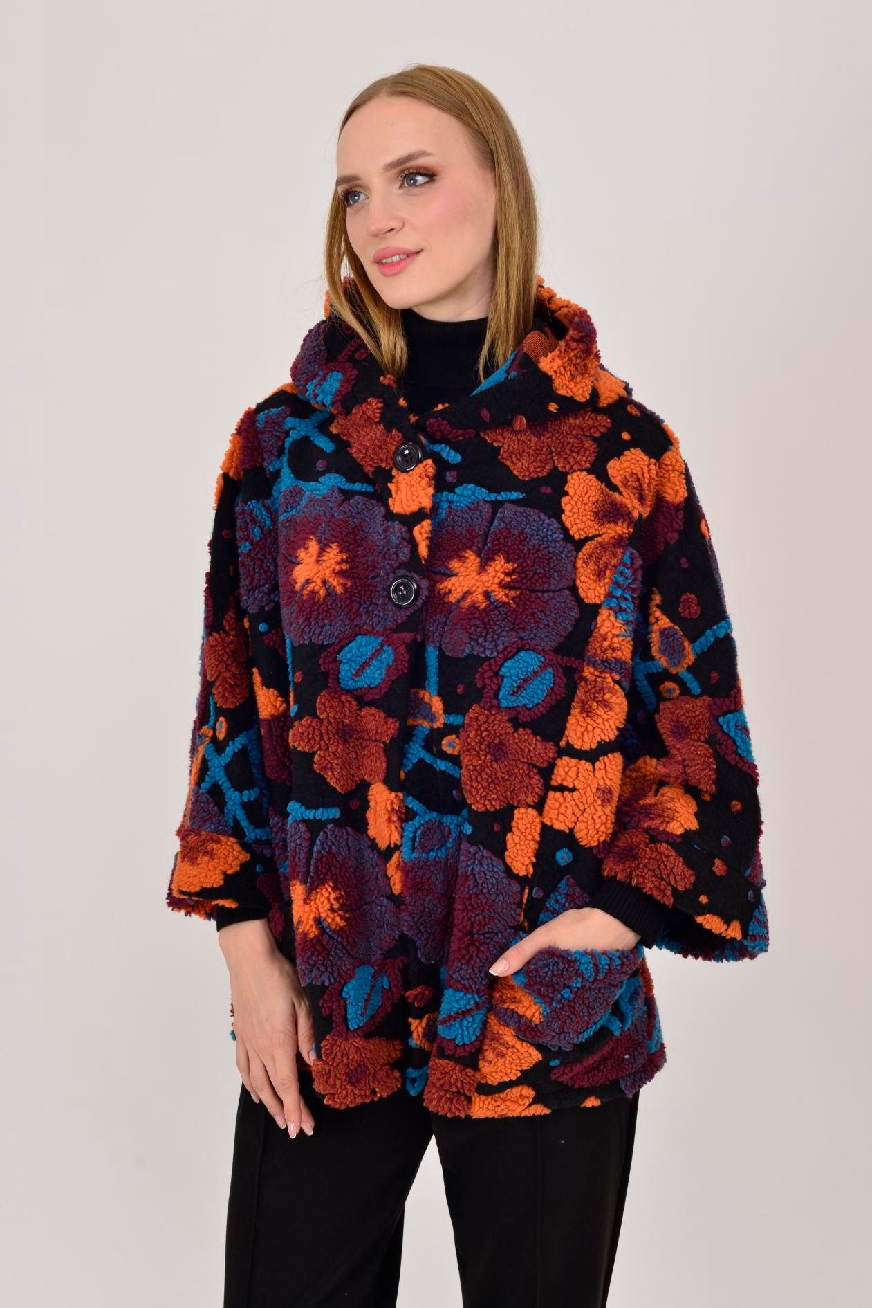 İtalyan Çiçek Kabartmalı Kapüşonlu Keçe Kaban - SİYAH