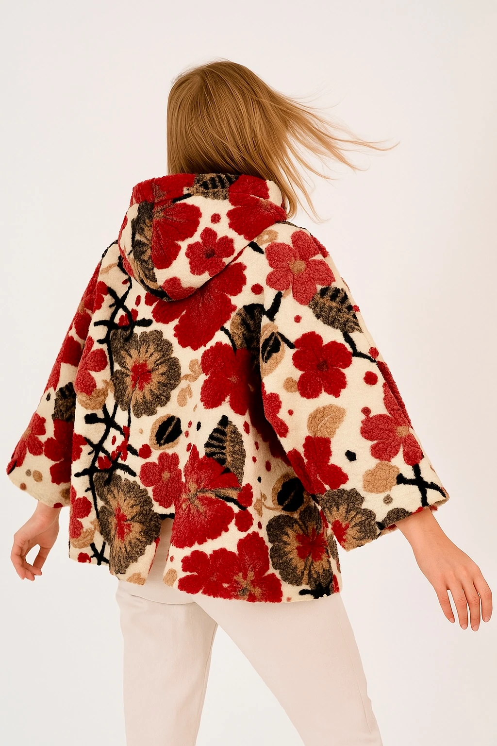 İtalyan Çiçek Kabartmalı Kapüşonlu Keçe Kaban - KREM