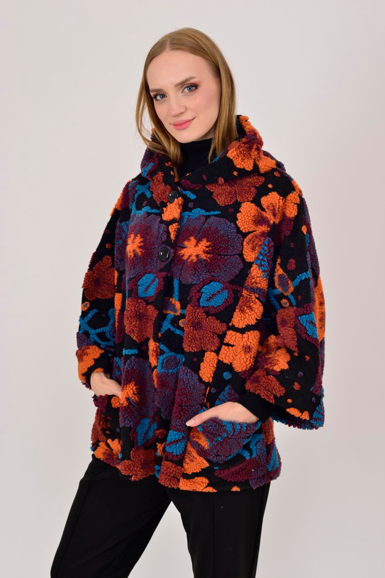 İtalyan Çiçek Kabartmalı Kapüşonlu Keçe Kaban - SİYAH