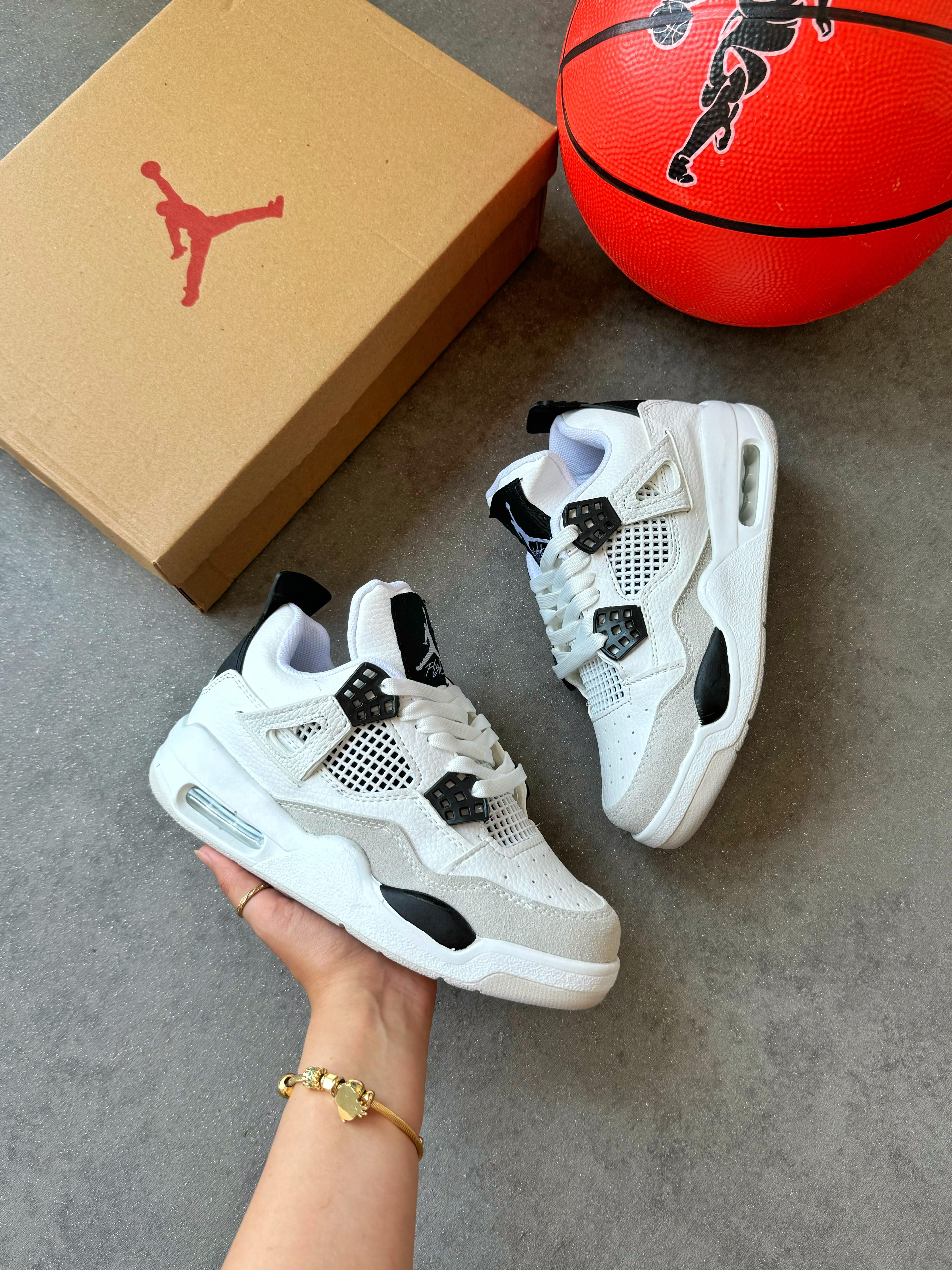 Jordan 4 - Beyaz Siyah Taş