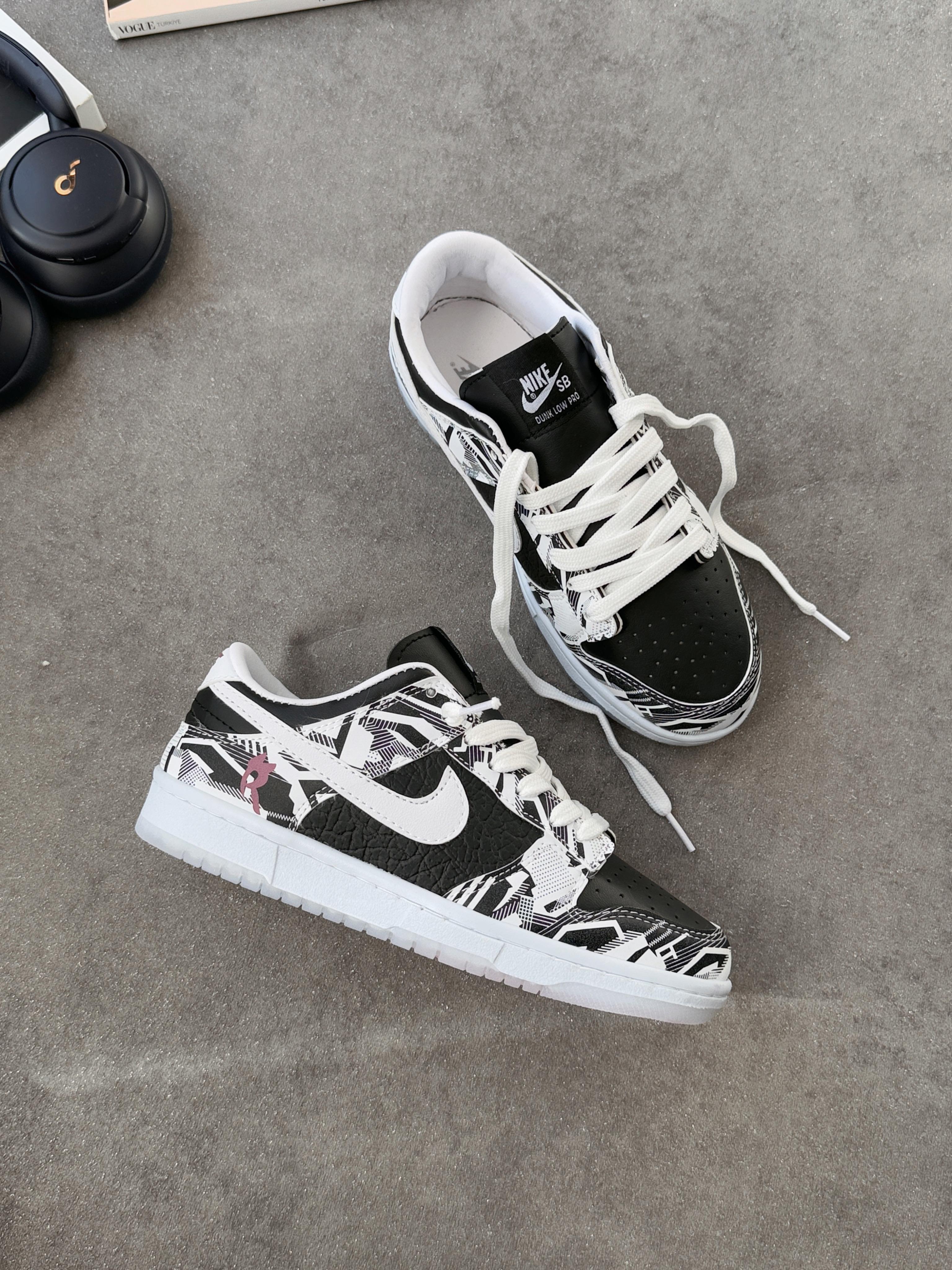 Dunk Low Trip - White black