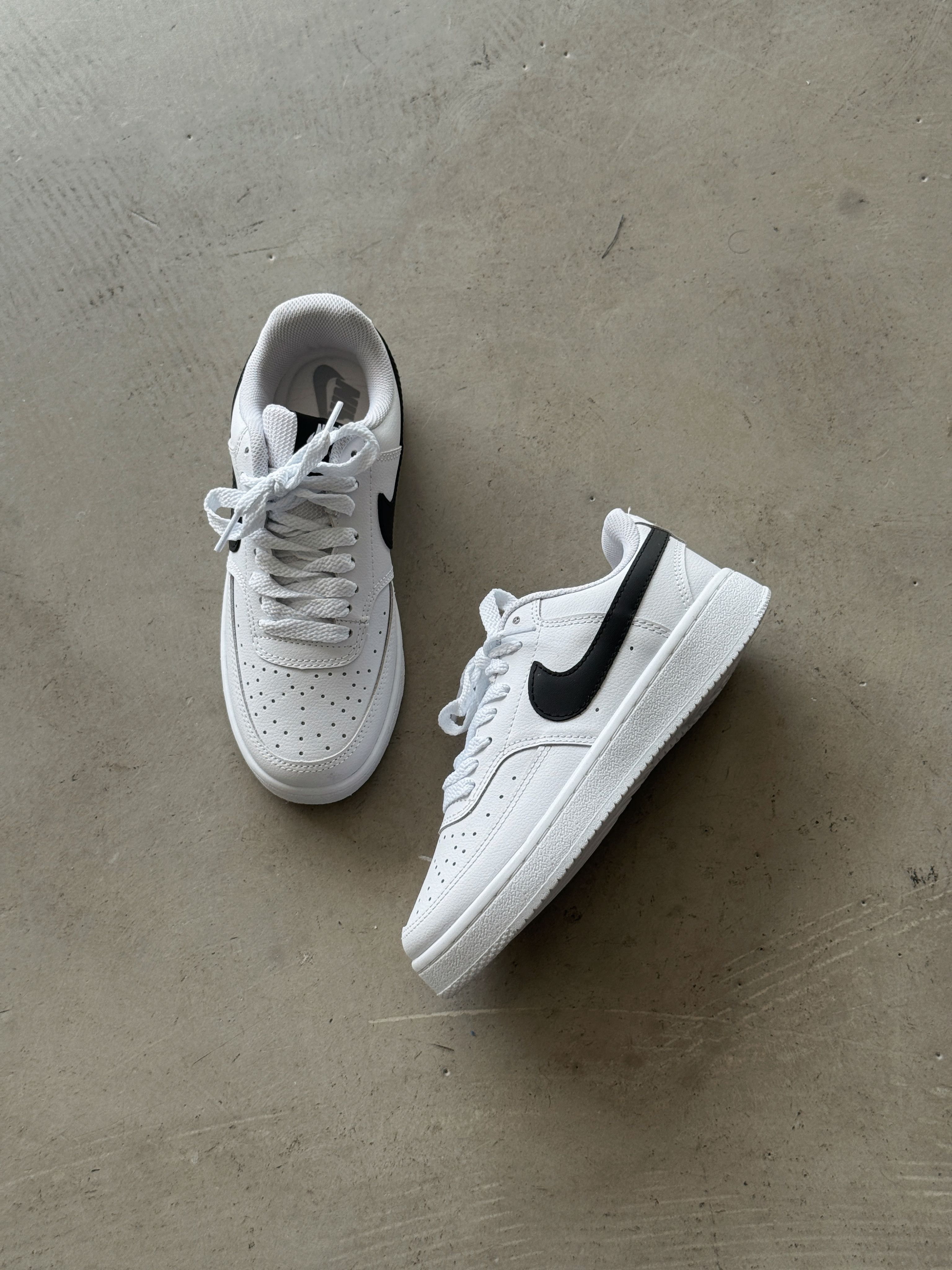 Court Vision - White black