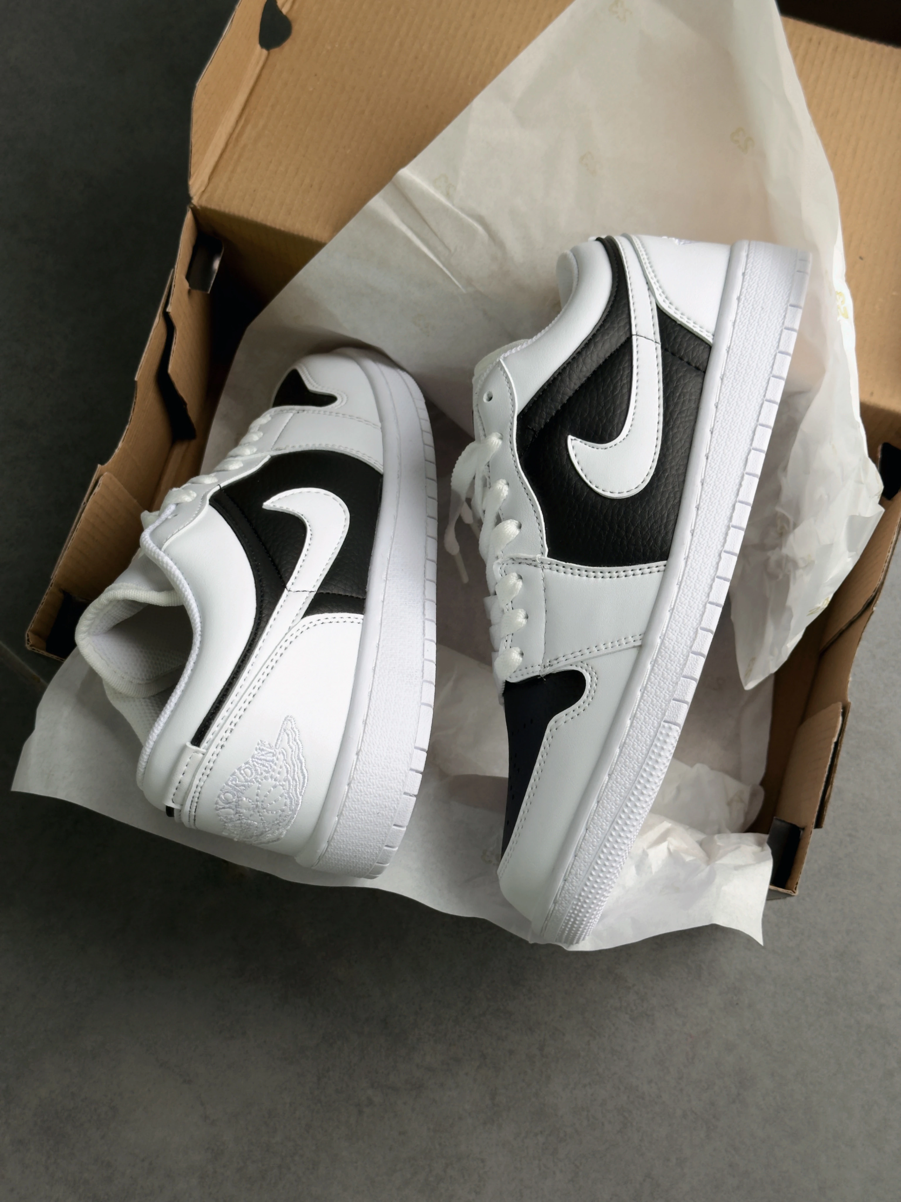 Jordan 1 - White Black