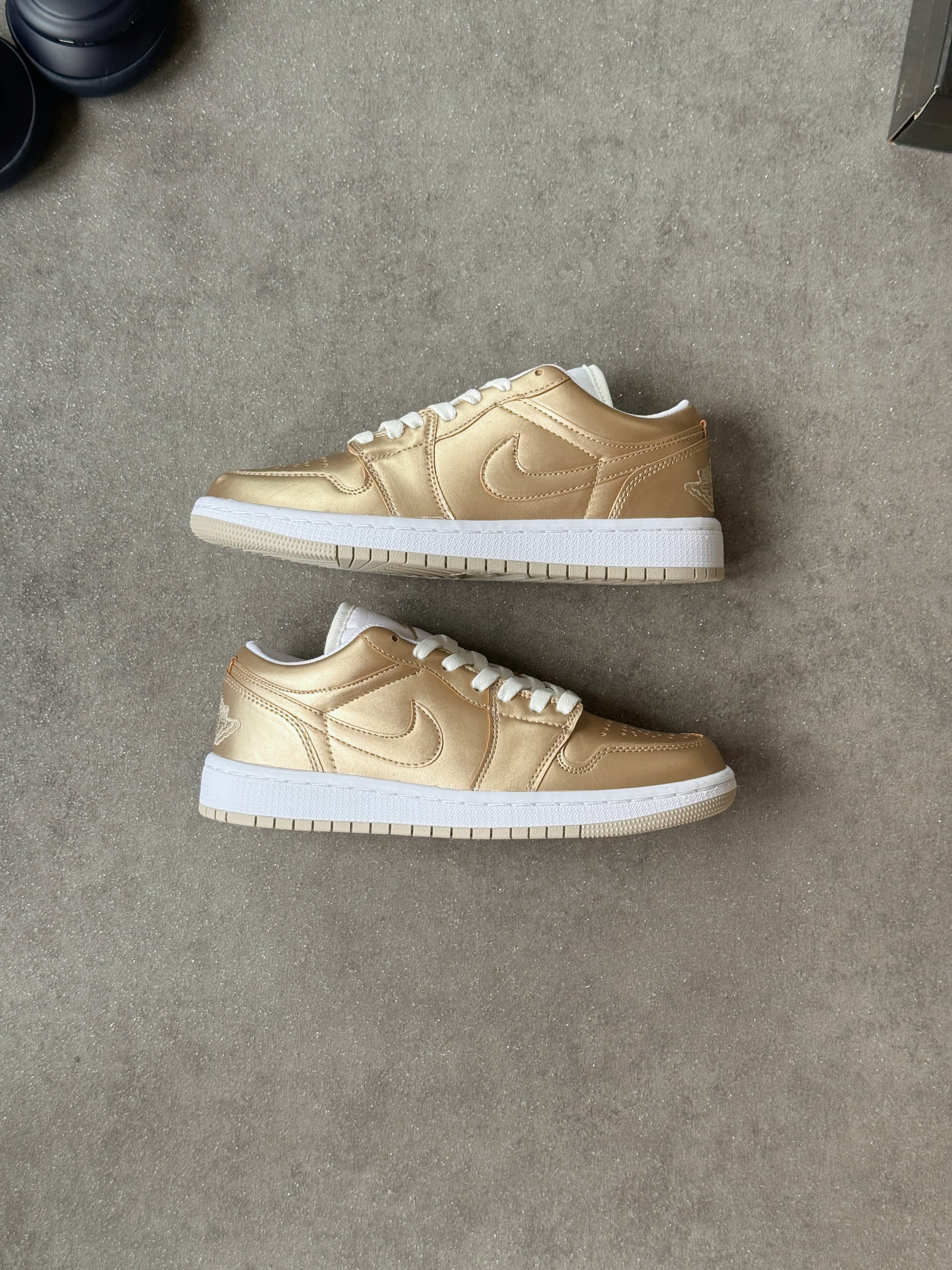 Jordan 1 - Gold