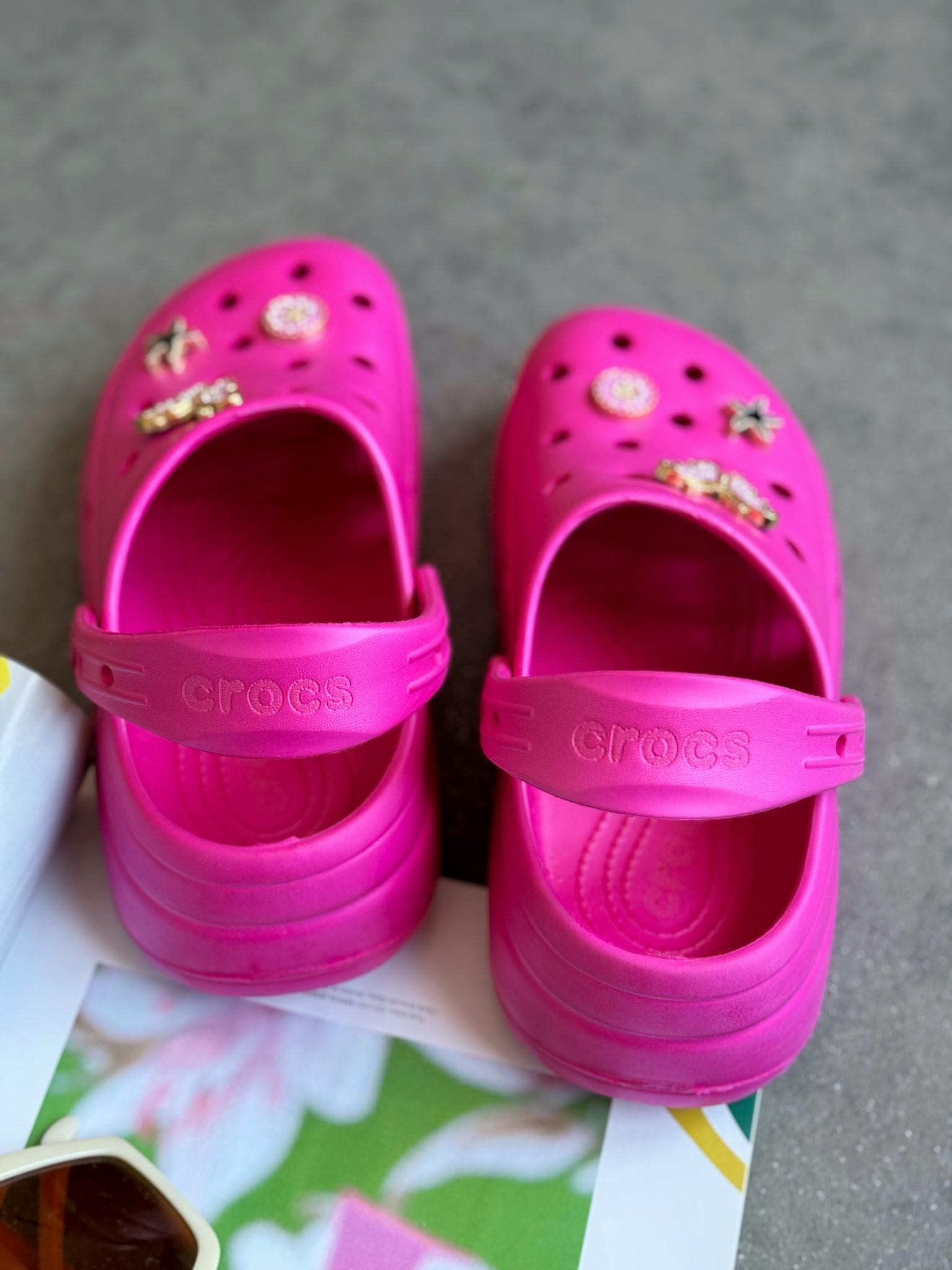 Süslü Crocs