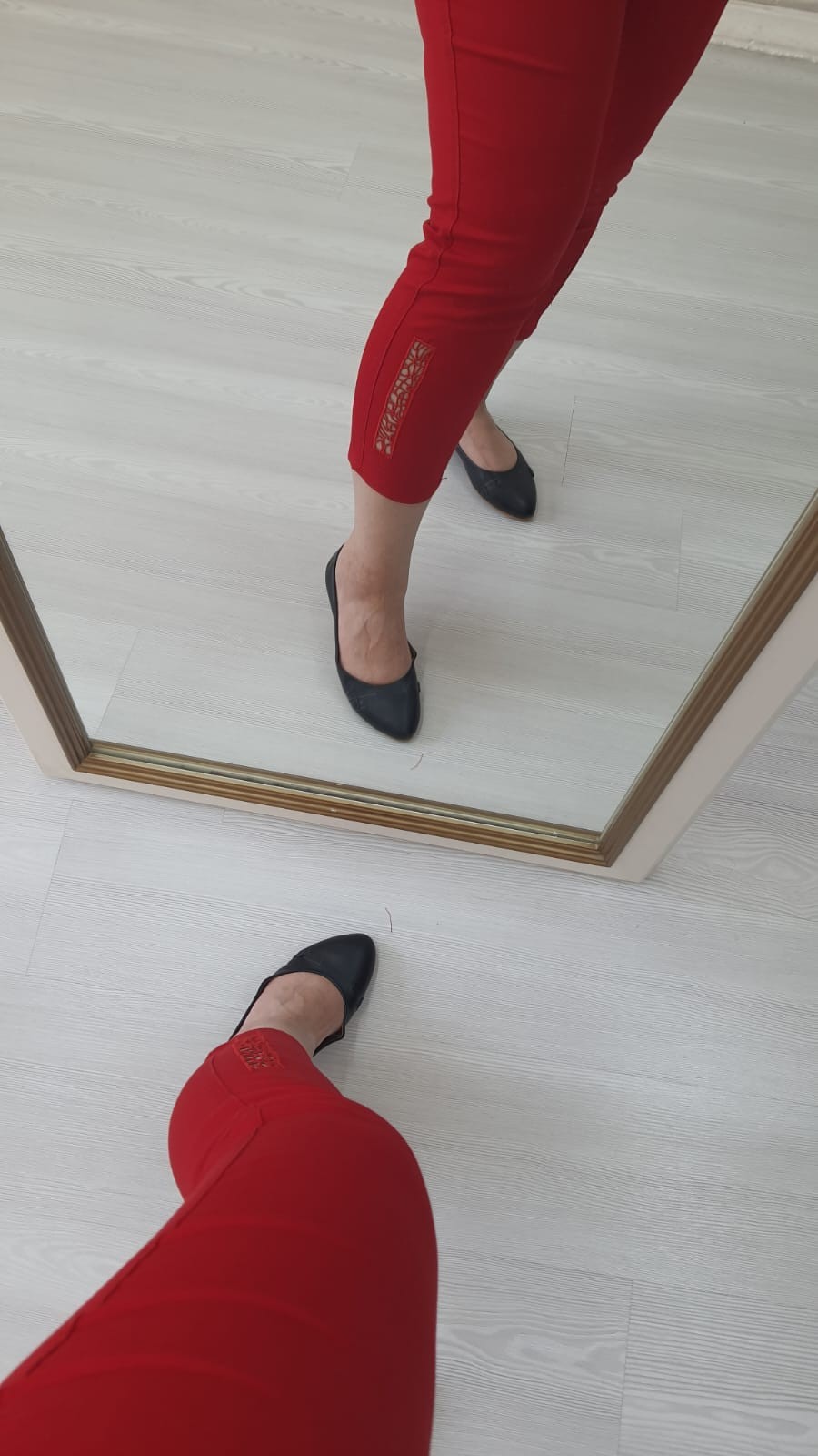 Paçası Dantel Pantalon-Kırmızı