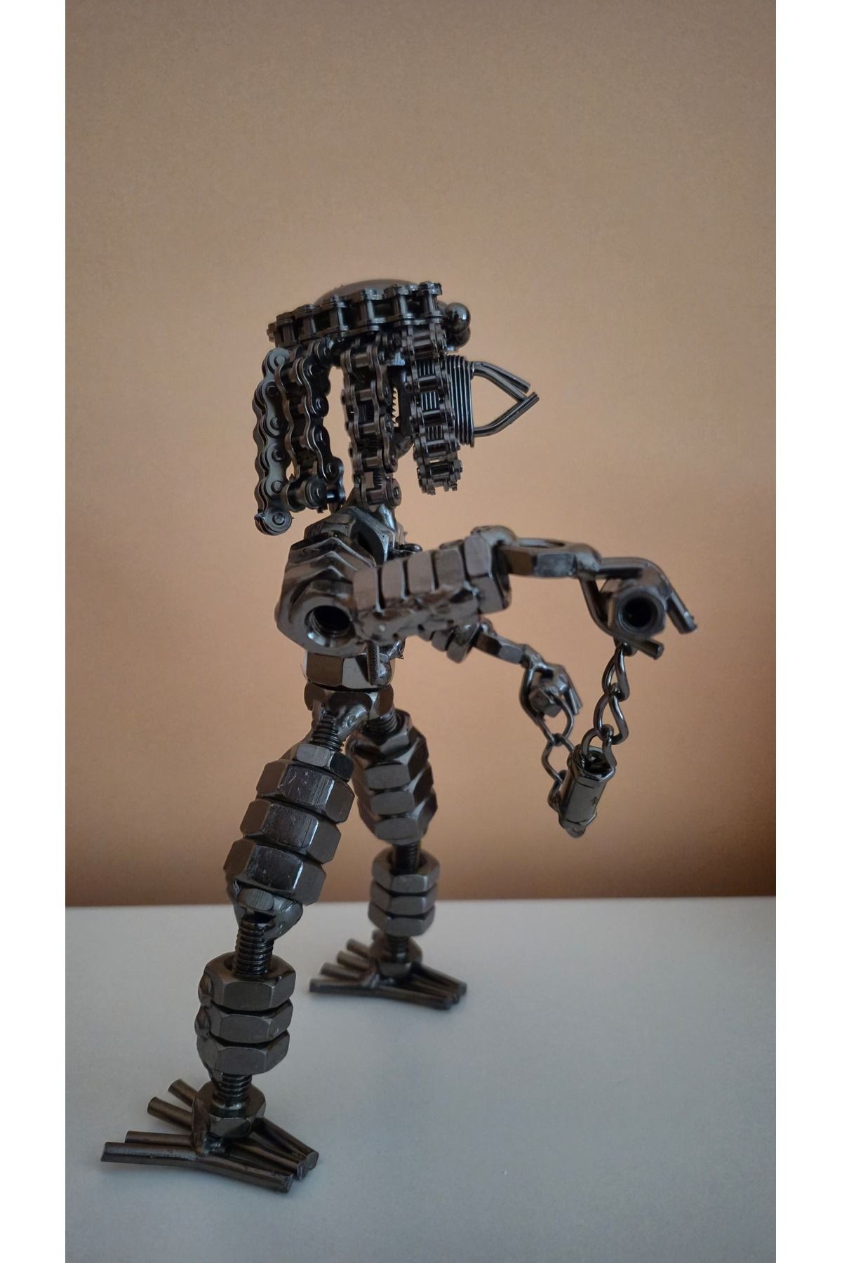 Metal Robot Biblo