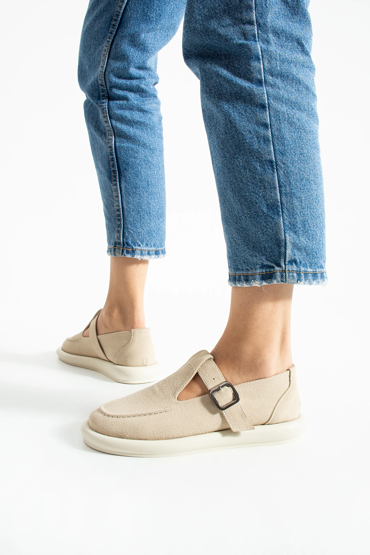 Kadın Bej Süet Saraç Detay Tokalı Loafer Ayakkabı – Rahat ve Şık Günlük Kullanım Margos