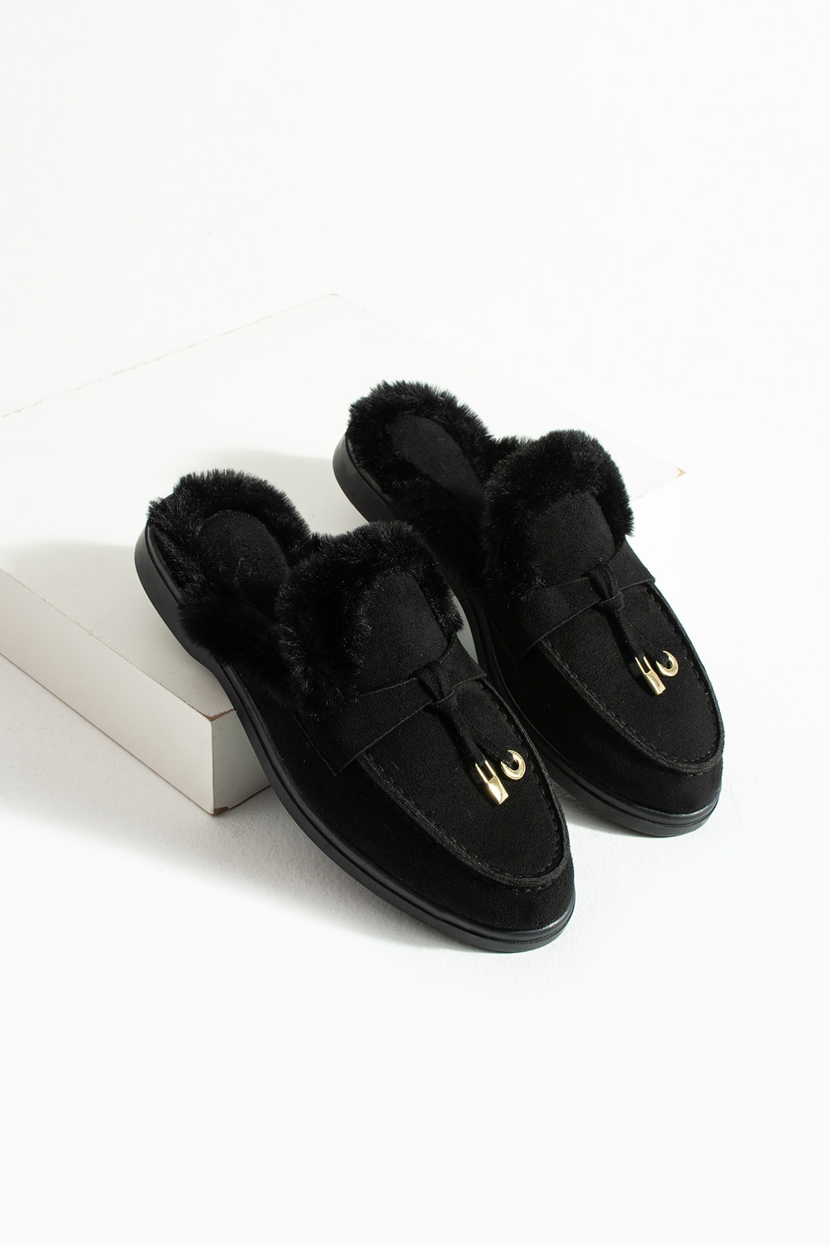 Kadın Siyah Süet  Tüylü Slip-On Loafer Terlik Pufi