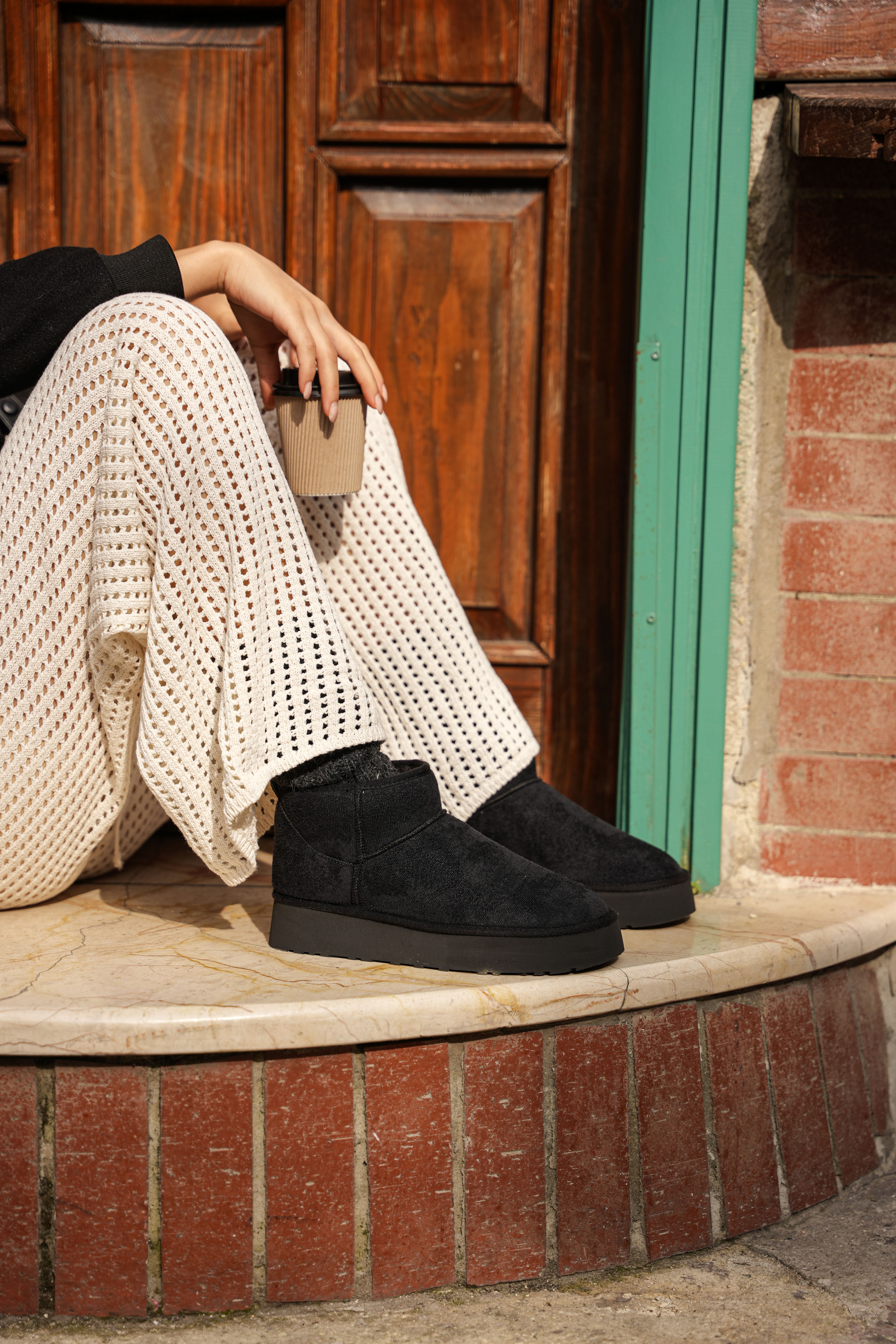 Kadın Mini Siyah Süet Içi Kürklü Kalın Taban Kadın Bot Perissa