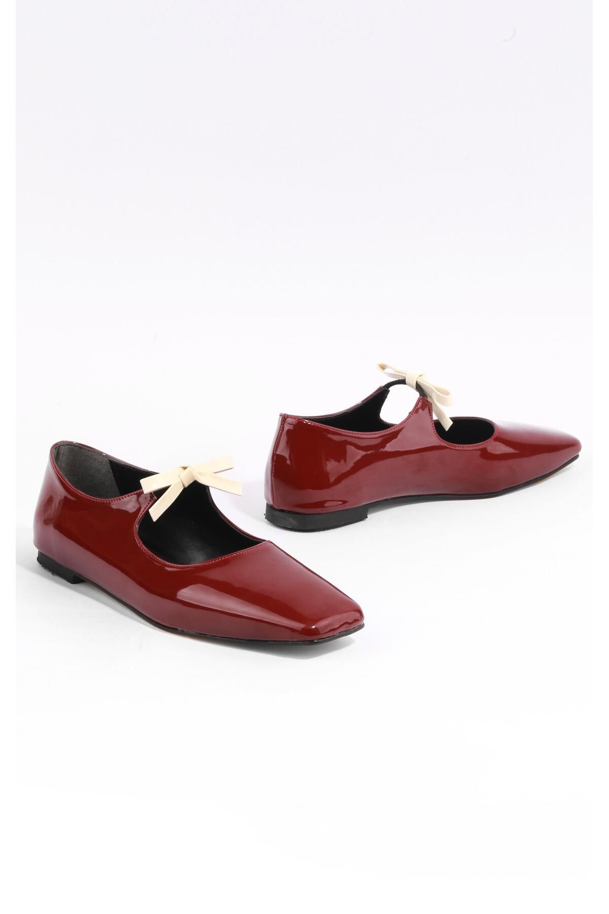 Bowin Bordo Küt Burun Kurdale Detaylı Kadın Babet