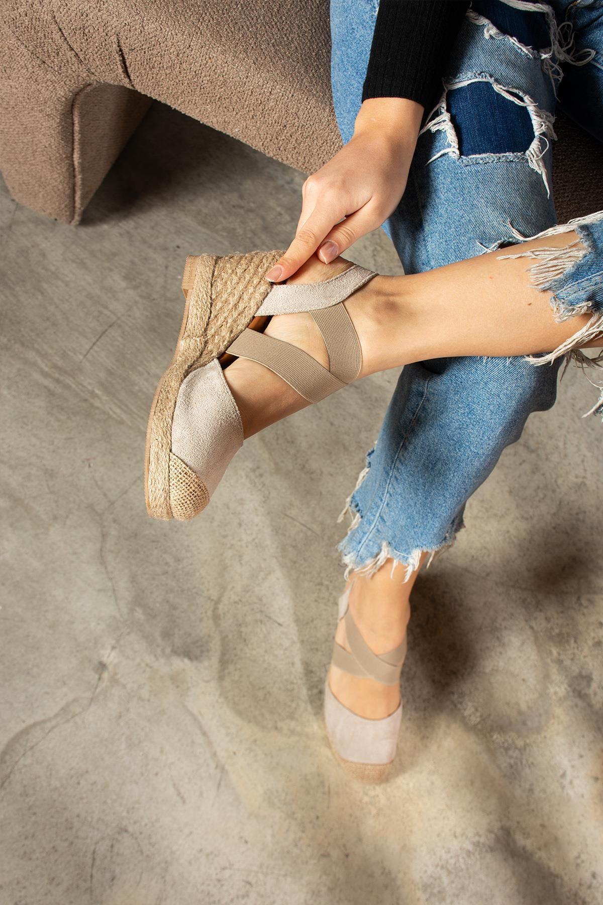 Kadın maye Dolgutopuk Hasır Detaylı Bej Süet Espardil Sandalet