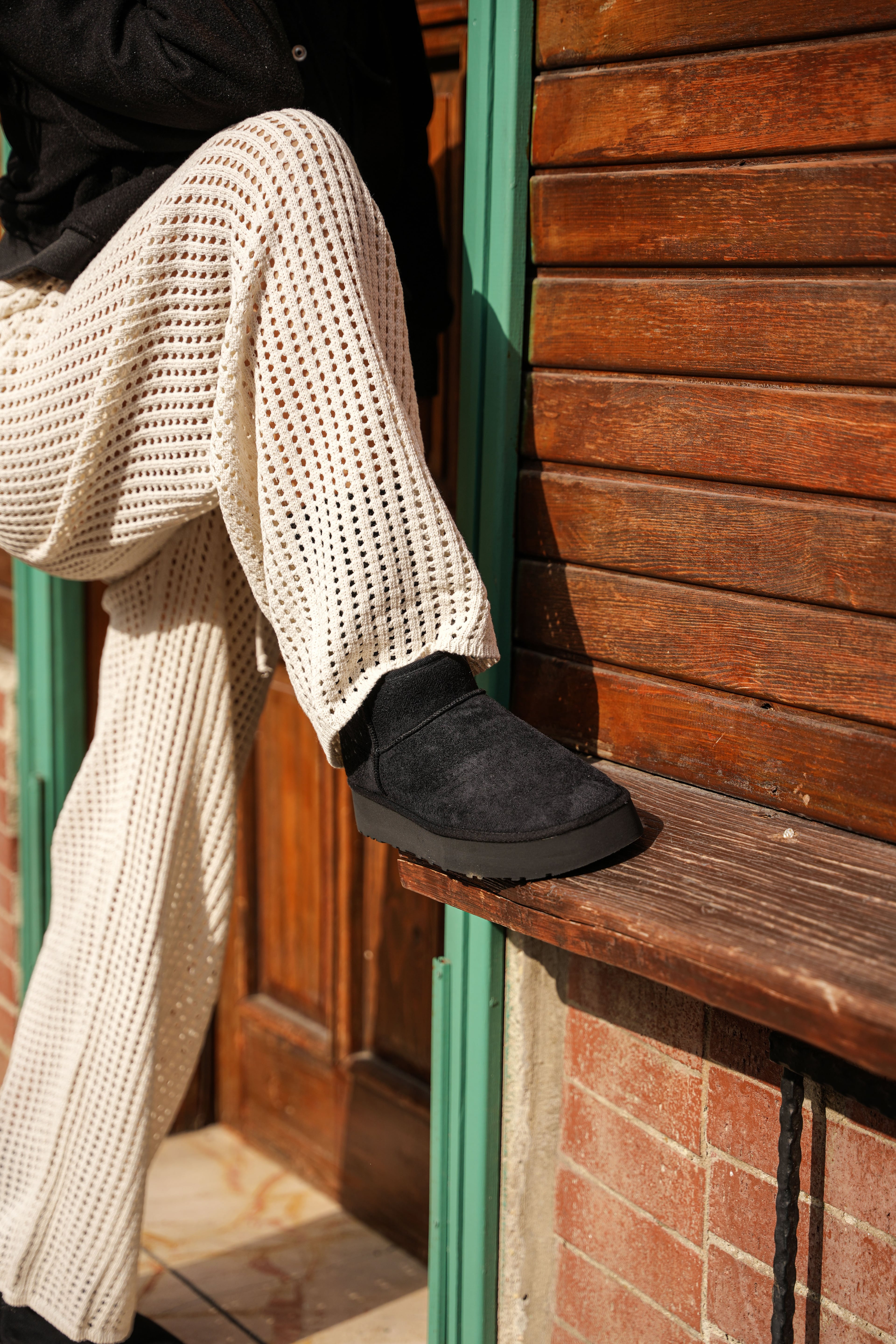 Kadın Mini Siyah Süet Içi Kürklü Kalın Taban Kadın Bot Perissa