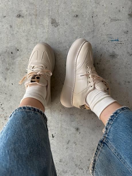Kadın Sneaker Bej Yüksek Taban Bağcıklı Spor Ayakkabı Leopar Desenli Azin